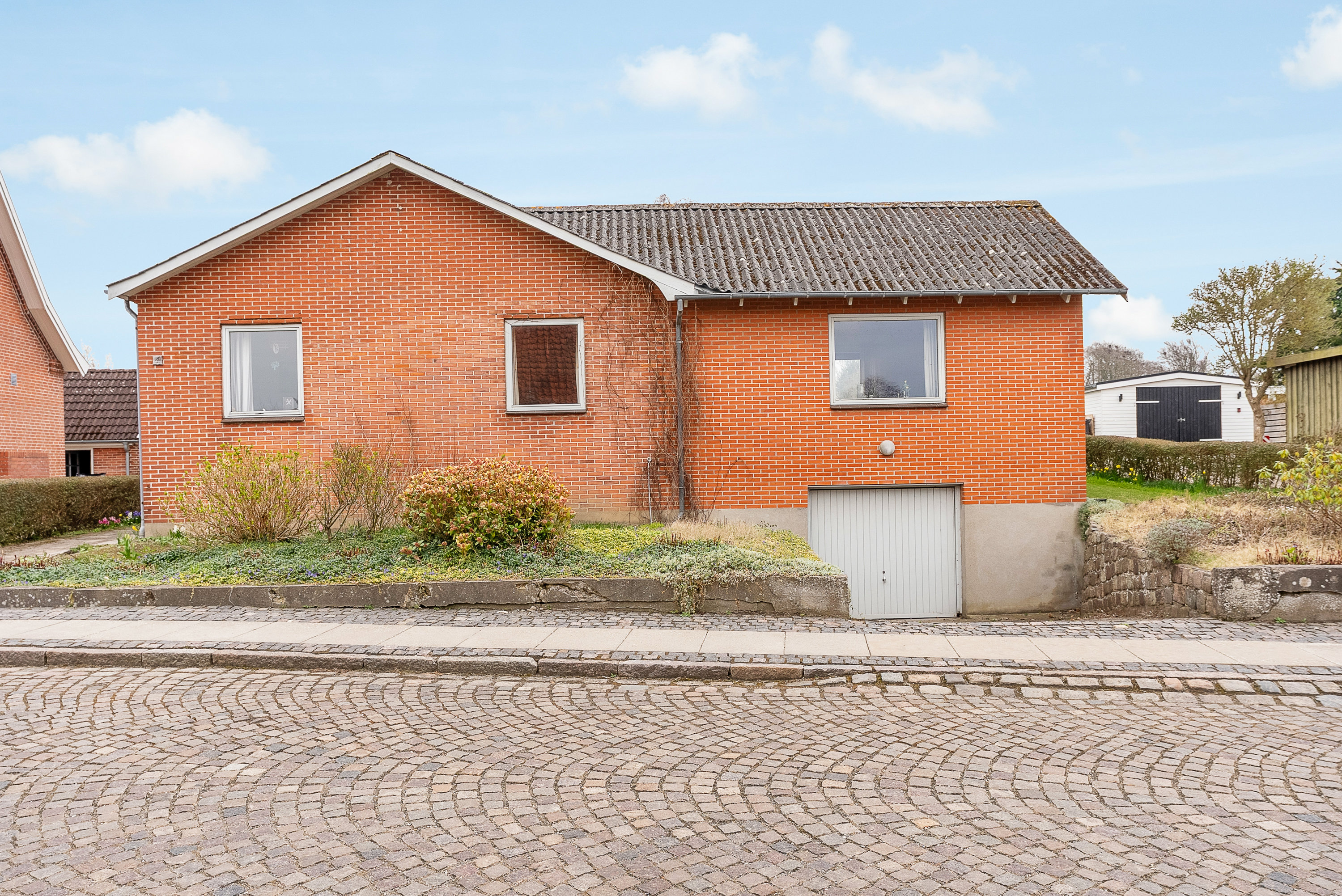 Fremhævet facade billede i fuldskærmstilstand. Billede af Øster Møllevej 4, 5600 Faaborg