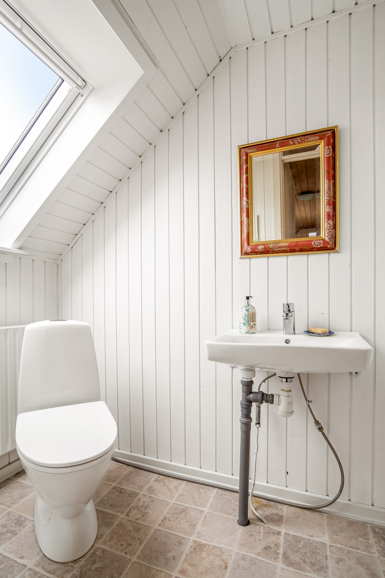 Fremhævet toilet billede i fuldskærmstilstand. Billede af Houlindvej 50, Hove, 7620 Lemvig