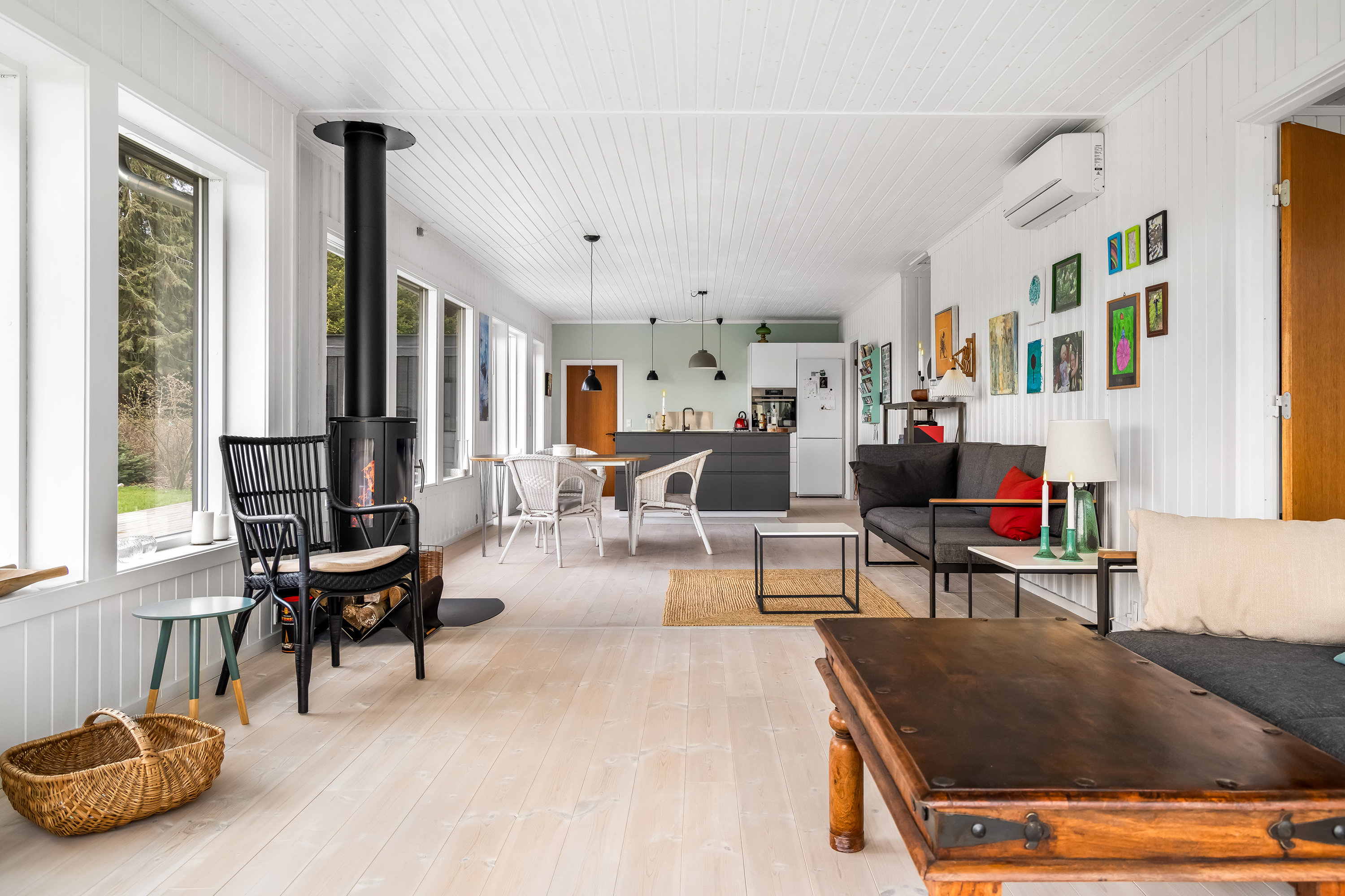 Fremhævet stue billede i fuldskærmstilstand. Billede af Skallemose-Kjæret 6, Udsholt, 3230 Græsted