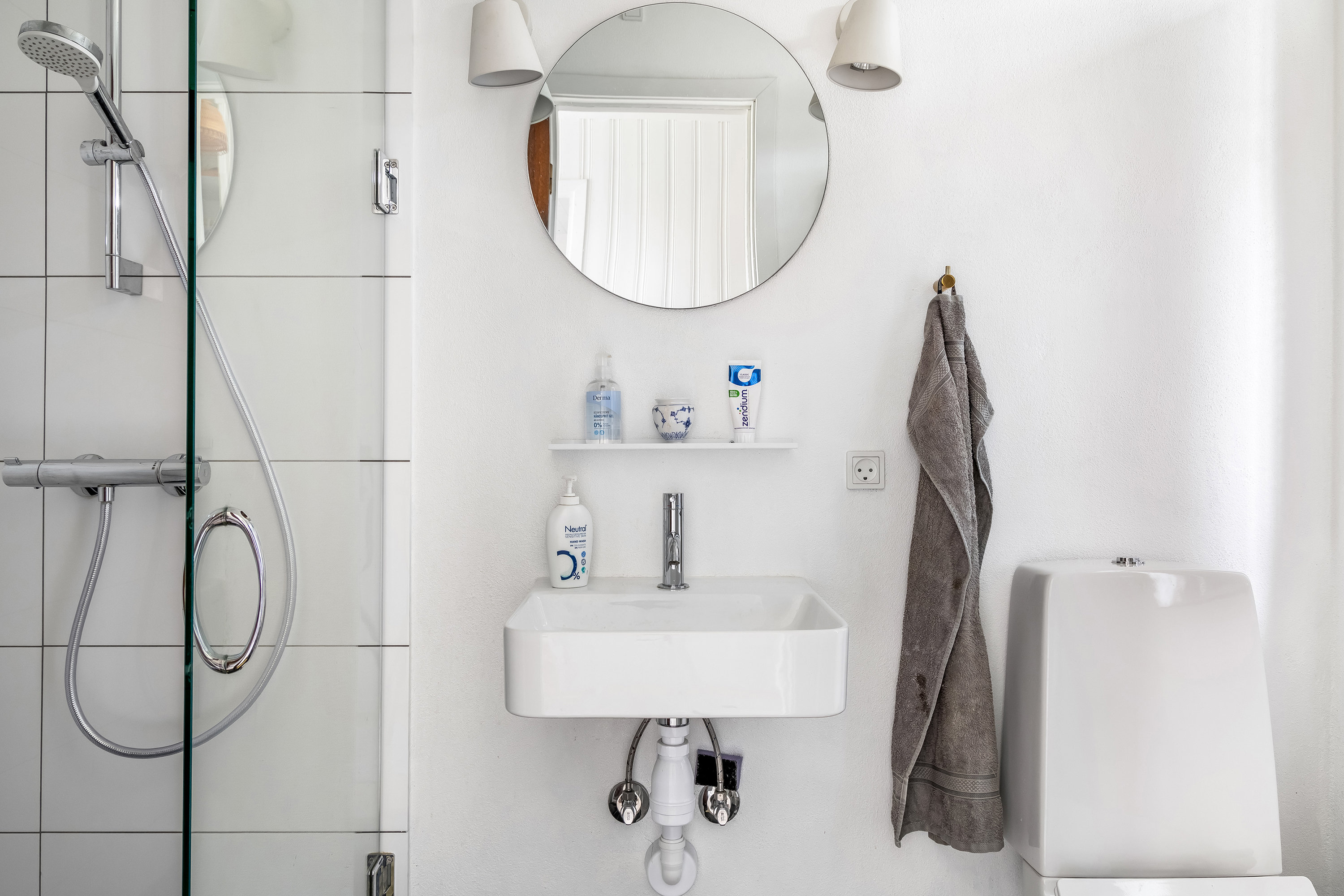 Fremhævet badeværelse billede i fuldskærmstilstand. Billede af Skallemose-Kjæret 6, Udsholt, 3230 Græsted