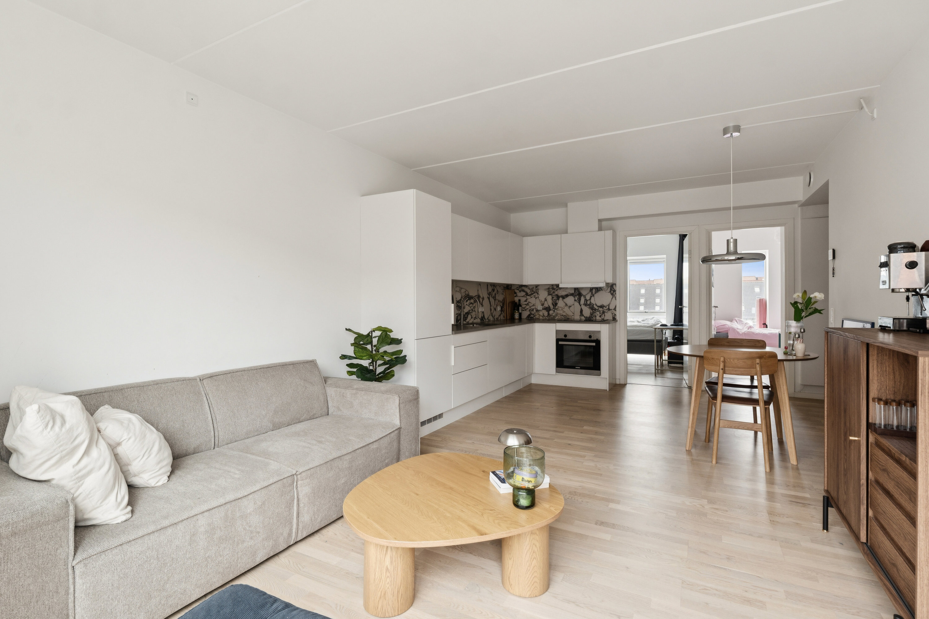 Fremhævet stue billede i fuldskærmstilstand. Billede af Kirkebjerg Parkvej 10B, 3. th., 2605 Brøndby