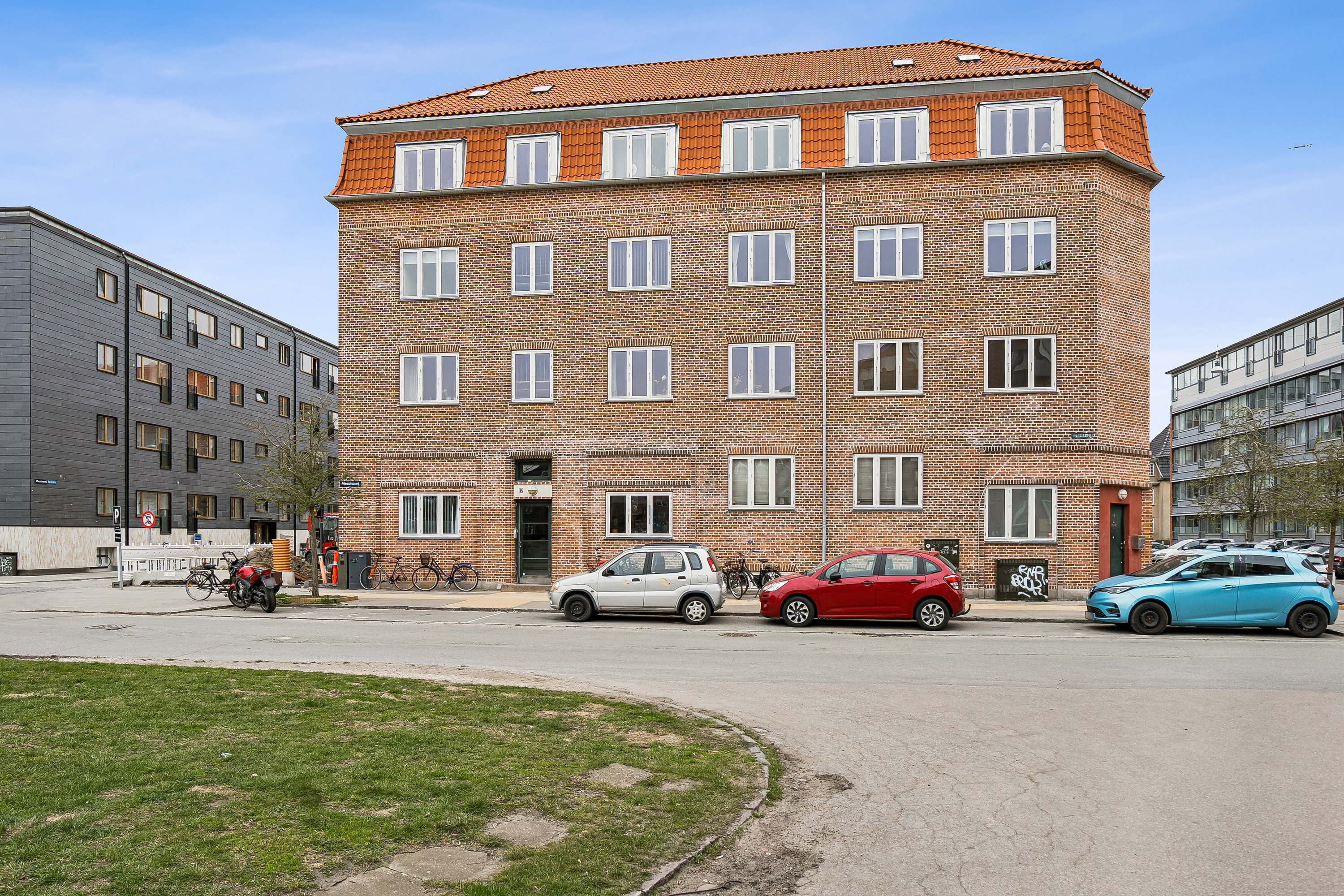 Fremhævet set fra vejen billede i fuldskærmstilstand. Billede af Messinavej 12, st.. th., 2300 København S