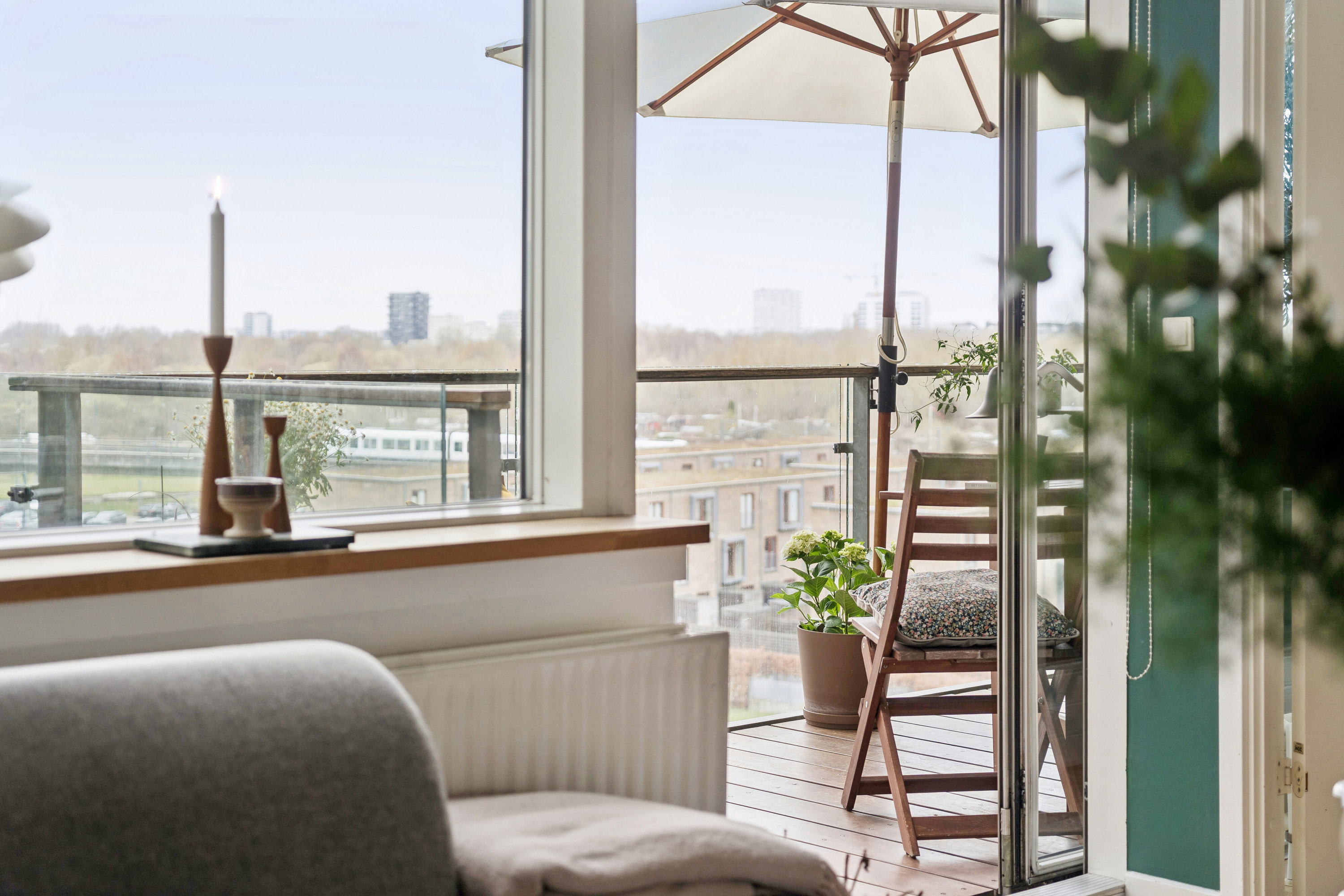 Fremhævet stue billede i fuldskærmstilstand. Billede af Tom Kristensens Vej 28, 5. tv., 2300 København S