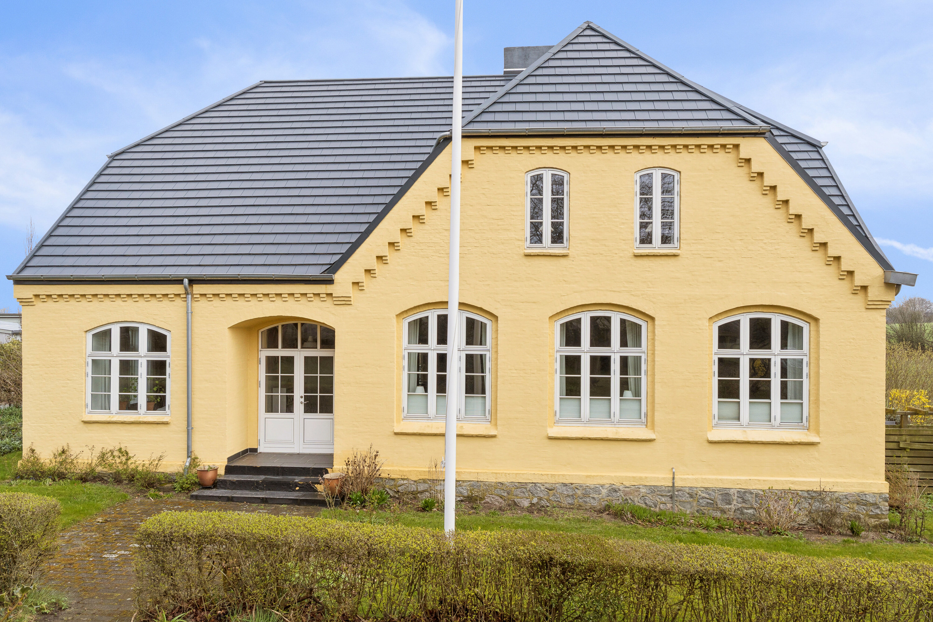 Fremhævet set fra vejen billede i fuldskærmstilstand. Billede af Sønderhavvej 3, Hønsnapmark, 6340 Kruså