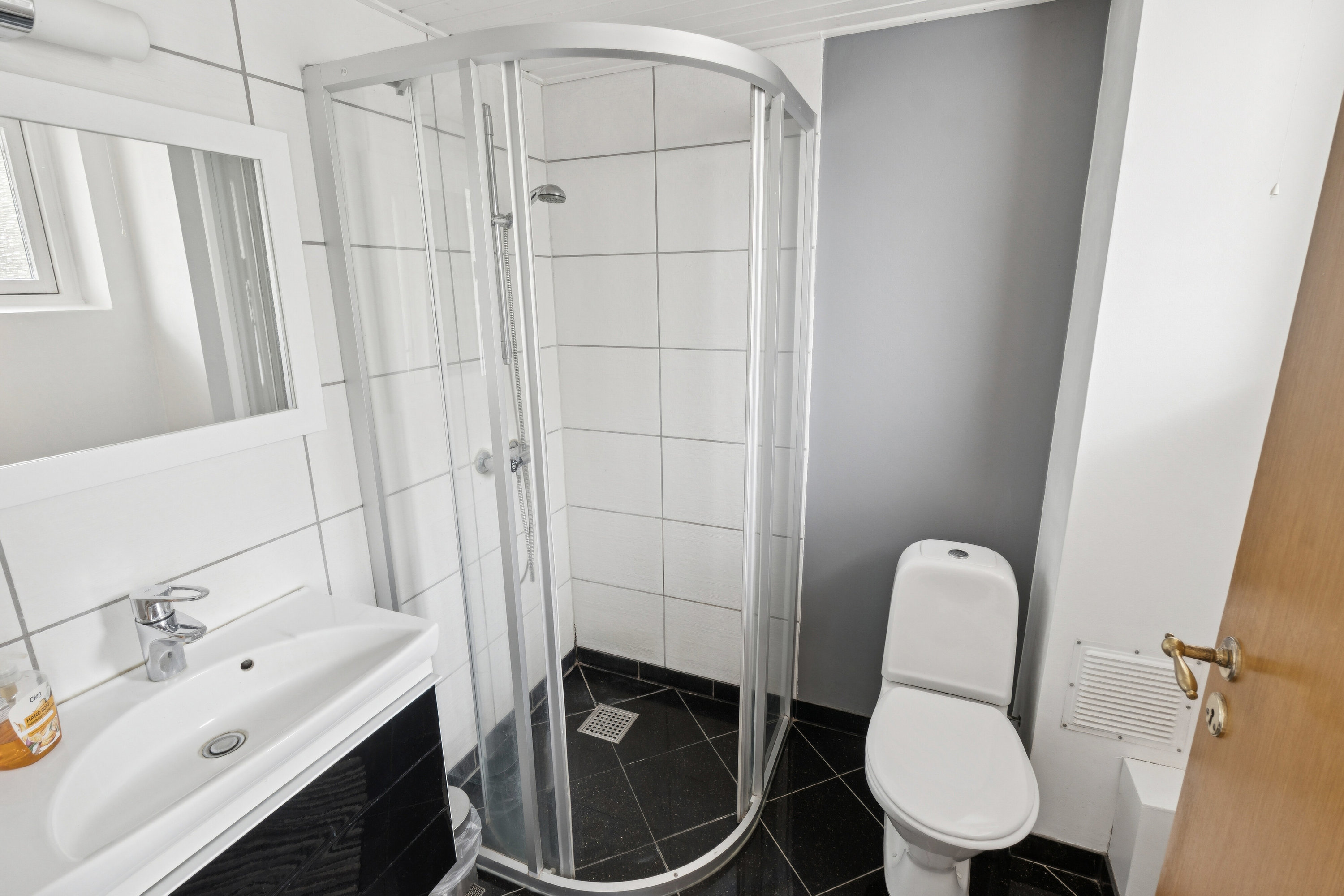 Fremhævet badeværelse billede i fuldskærmstilstand. Billede af Valhøjs Alle 88, st.. 9., 2610 Rødovre