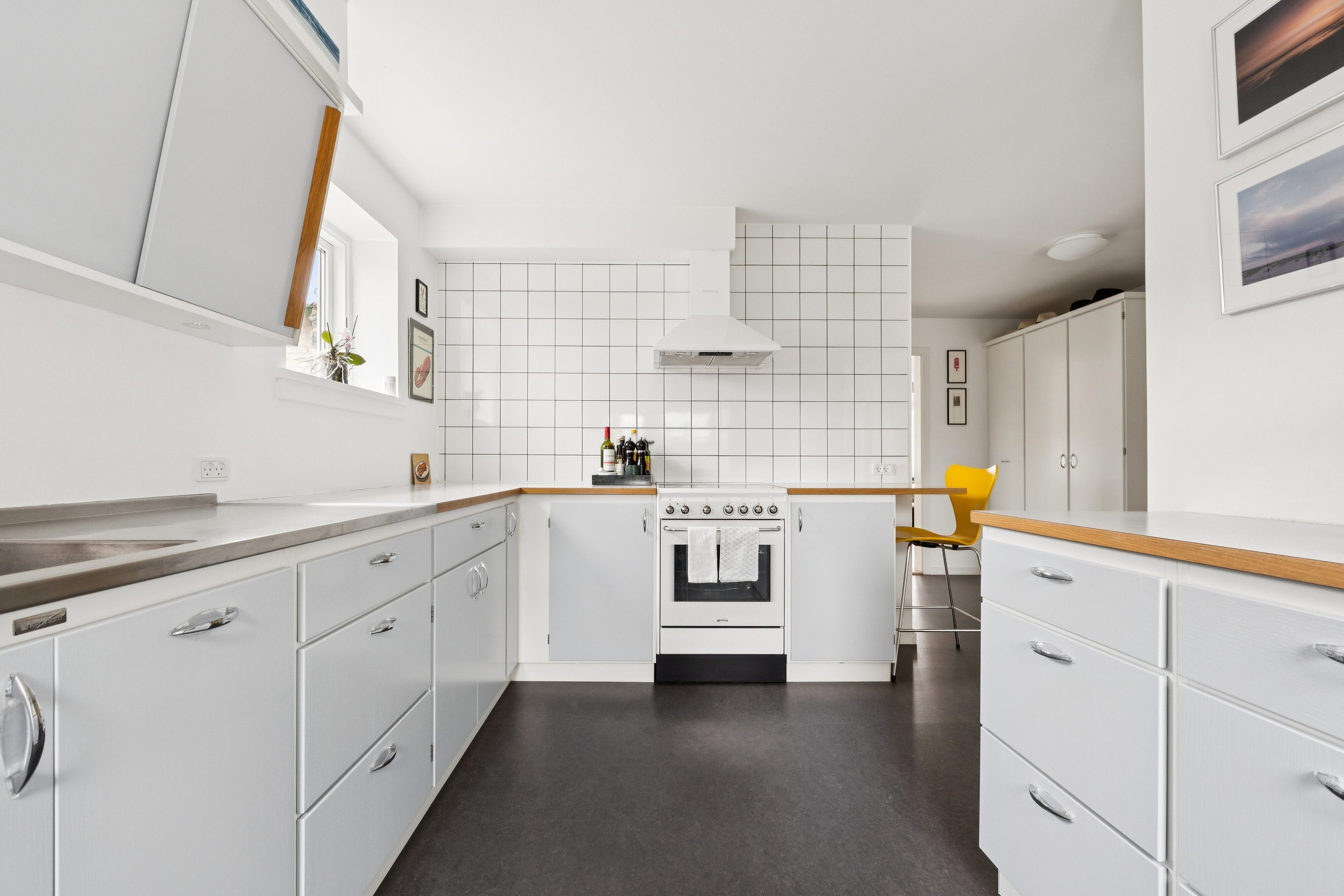 Fremhævet køkken billede i fuldskærmstilstand. Billede af Kulsvierparken 1, 2800 Kongens Lyngby