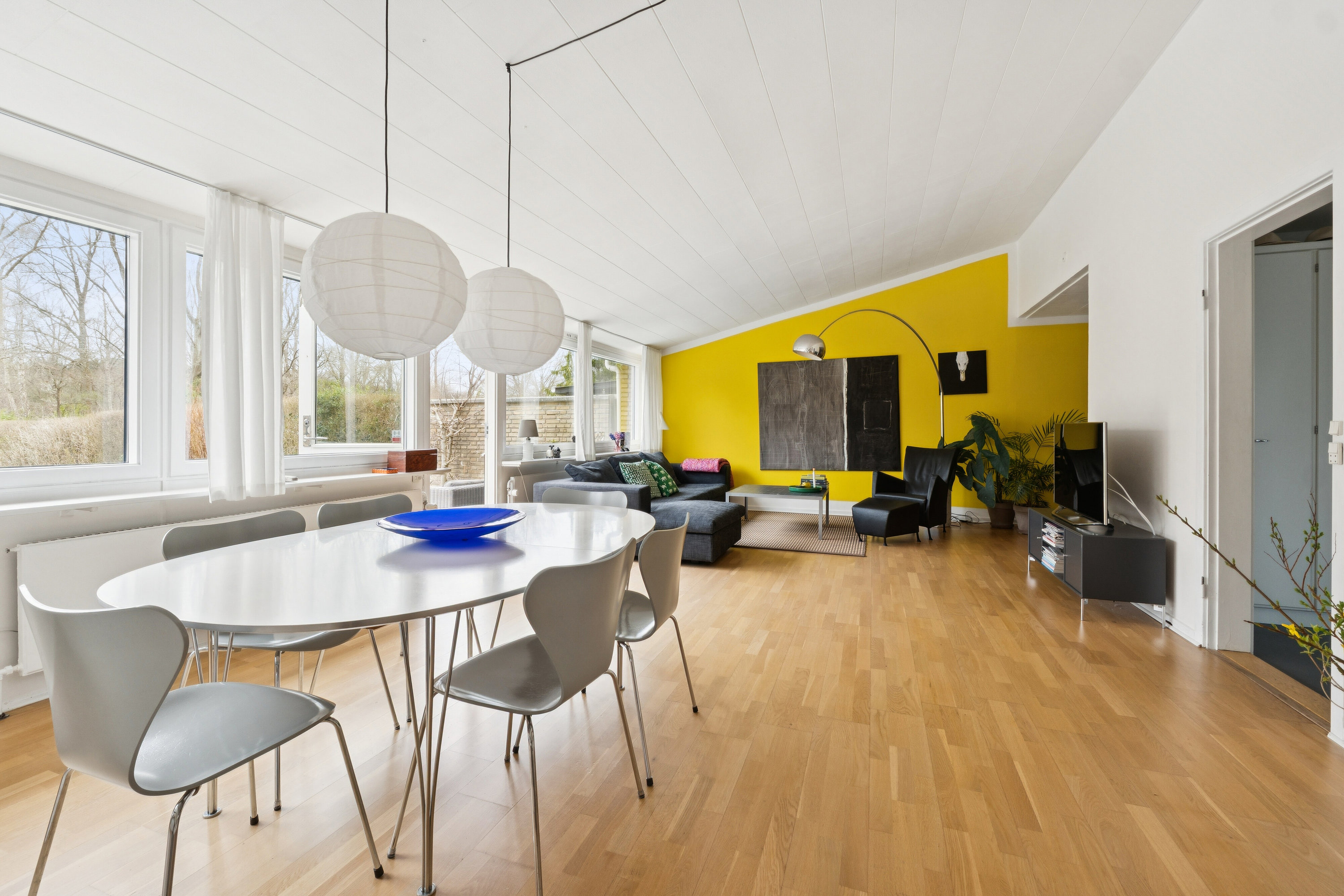 Fremhævet spisestue billede i fuldskærmstilstand. Billede af Kulsvierparken 1, 2800 Kongens Lyngby