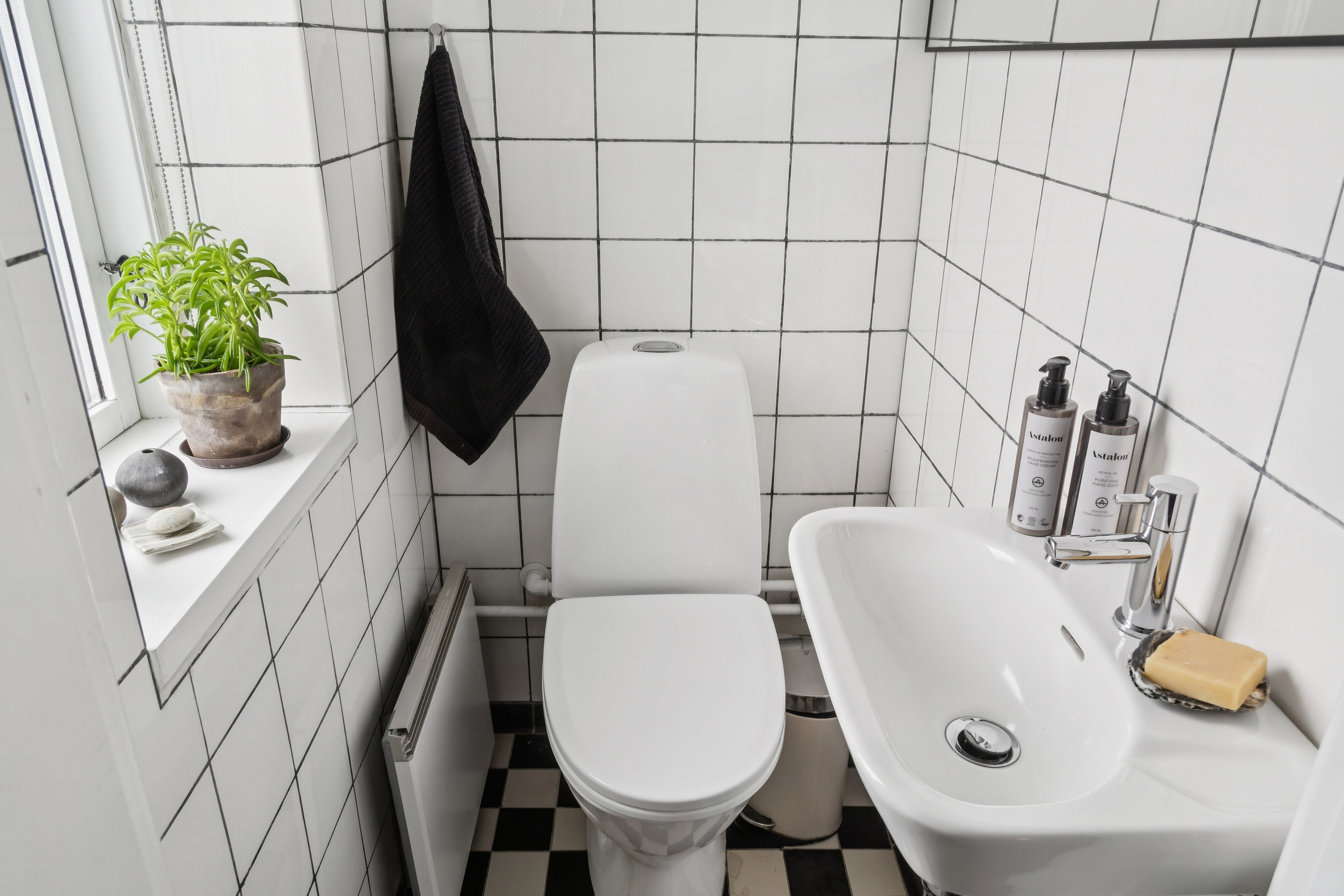 Fremhævet toilet billede i fuldskærmstilstand. Billede af Egebæksvej 11, 8270 Højbjerg