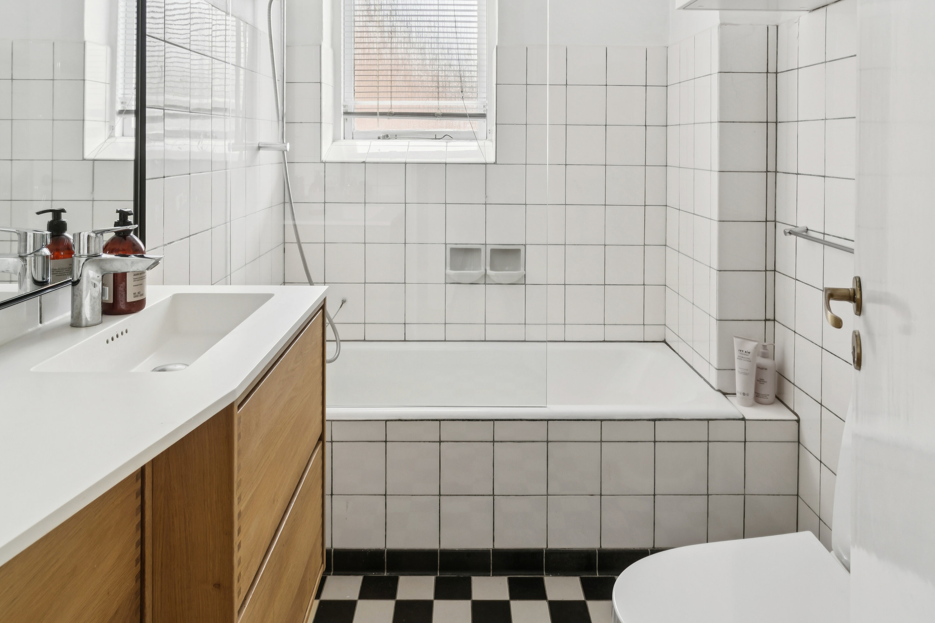 Fremhævet badeværelse billede i fuldskærmstilstand. Billede af Egebæksvej 11, 8270 Højbjerg