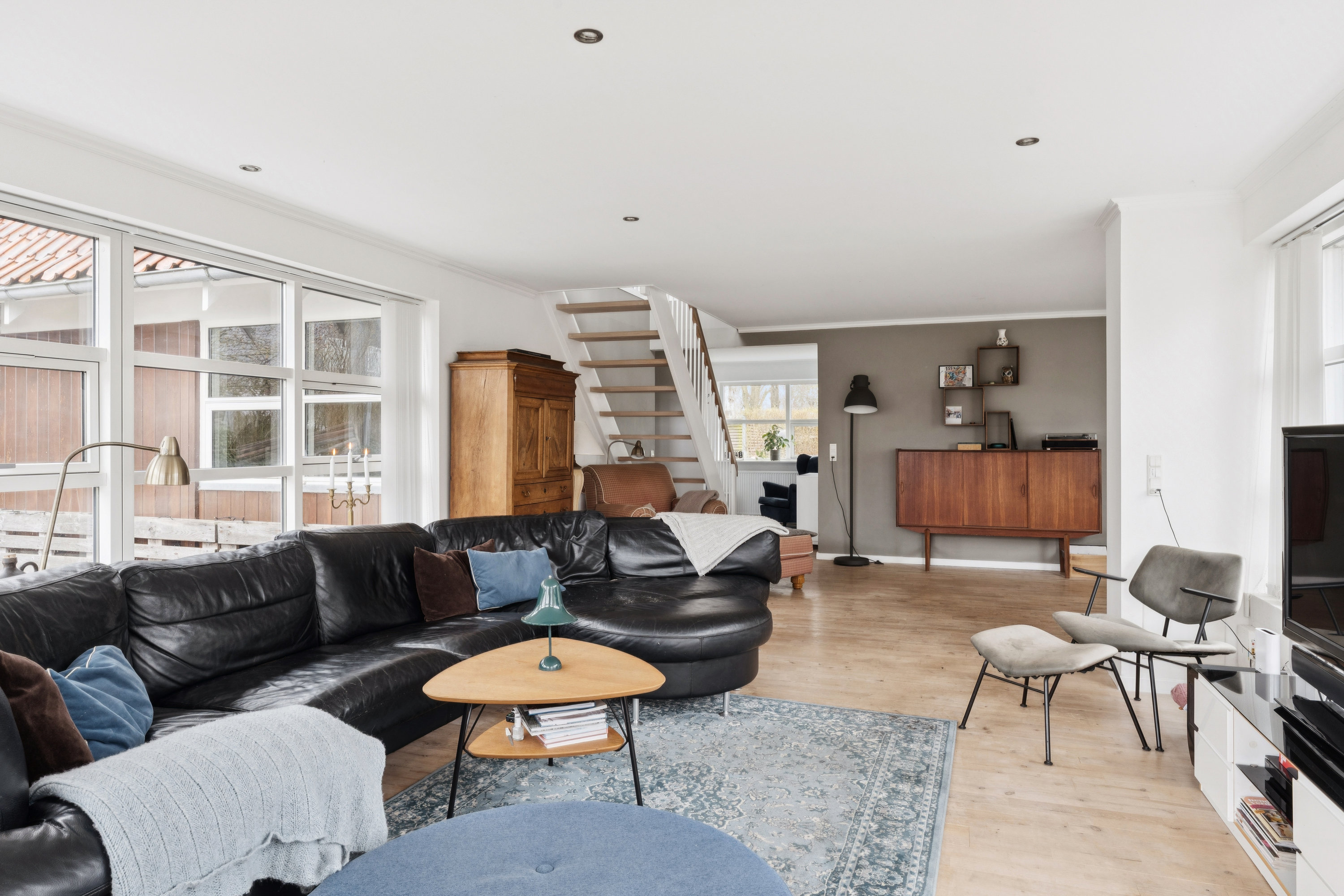 Fremhævet stue billede i fuldskærmstilstand. Billede af Nielsmindevej 17, Gug, 9210 Aalborg SØ