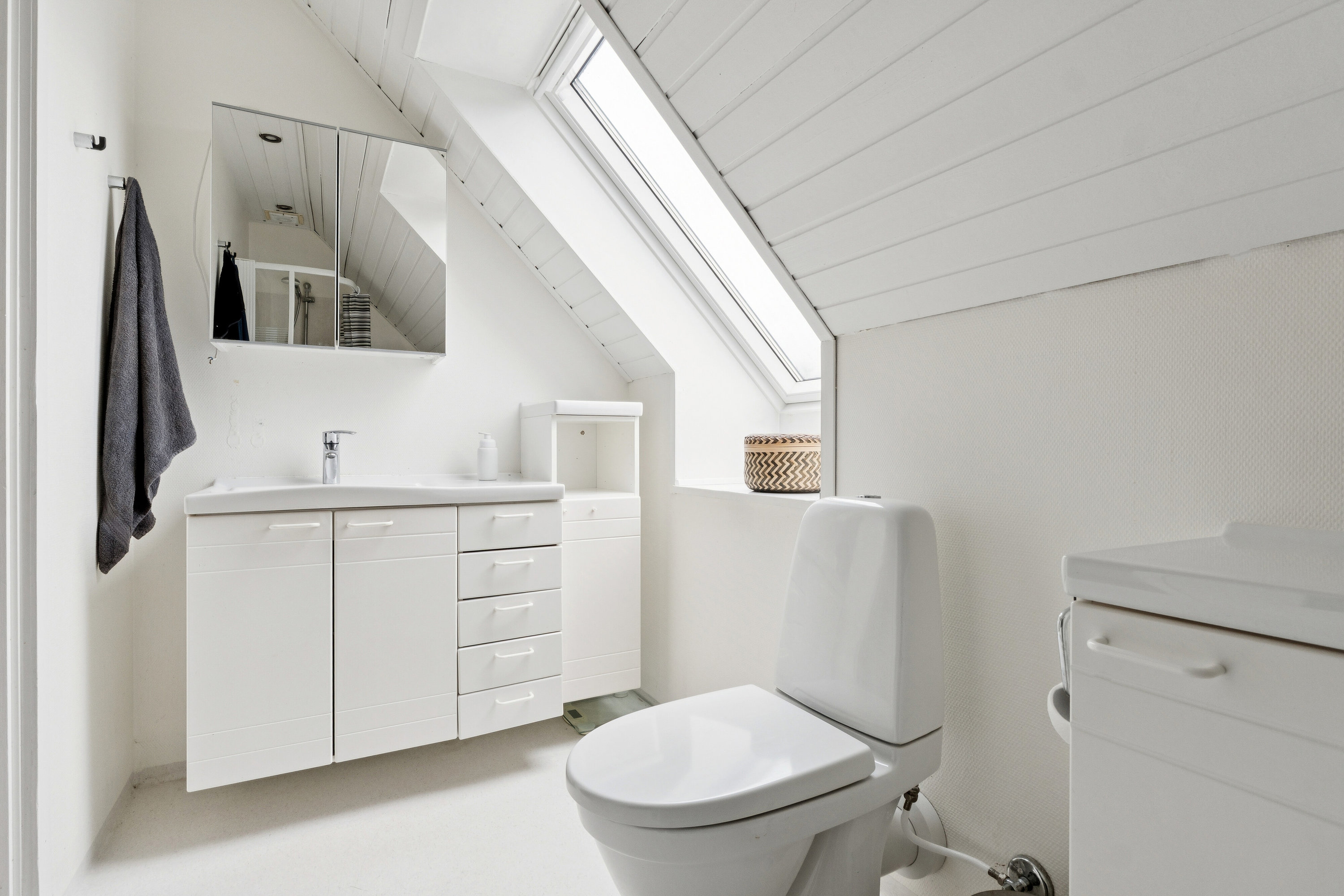 Fremhævet badeværelse billede i fuldskærmstilstand. Billede af Toftevænget 4, 8464 Galten