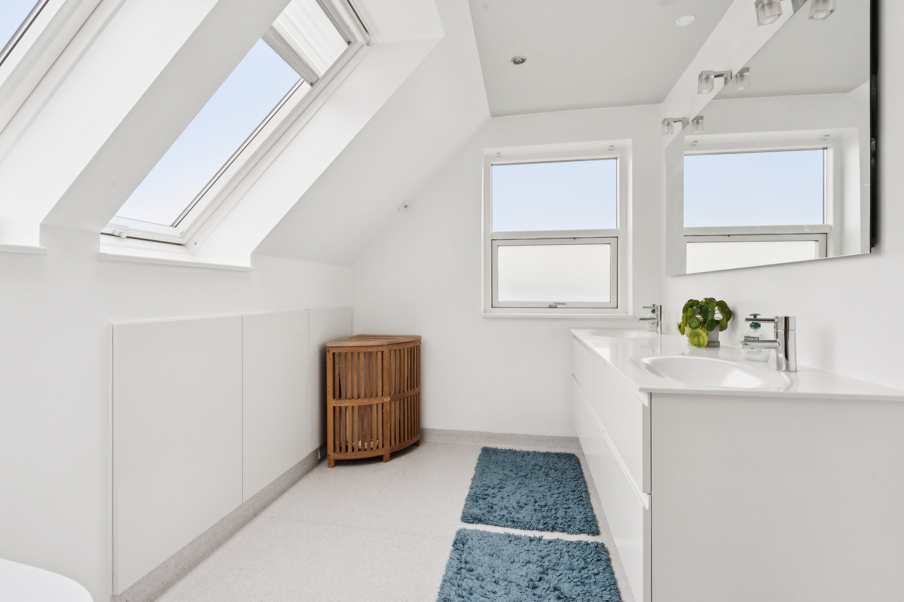 Fremhævet badeværelse billede i fuldskærmstilstand. Billede af Nielsmindevej 17, Gug, 9210 Aalborg SØ