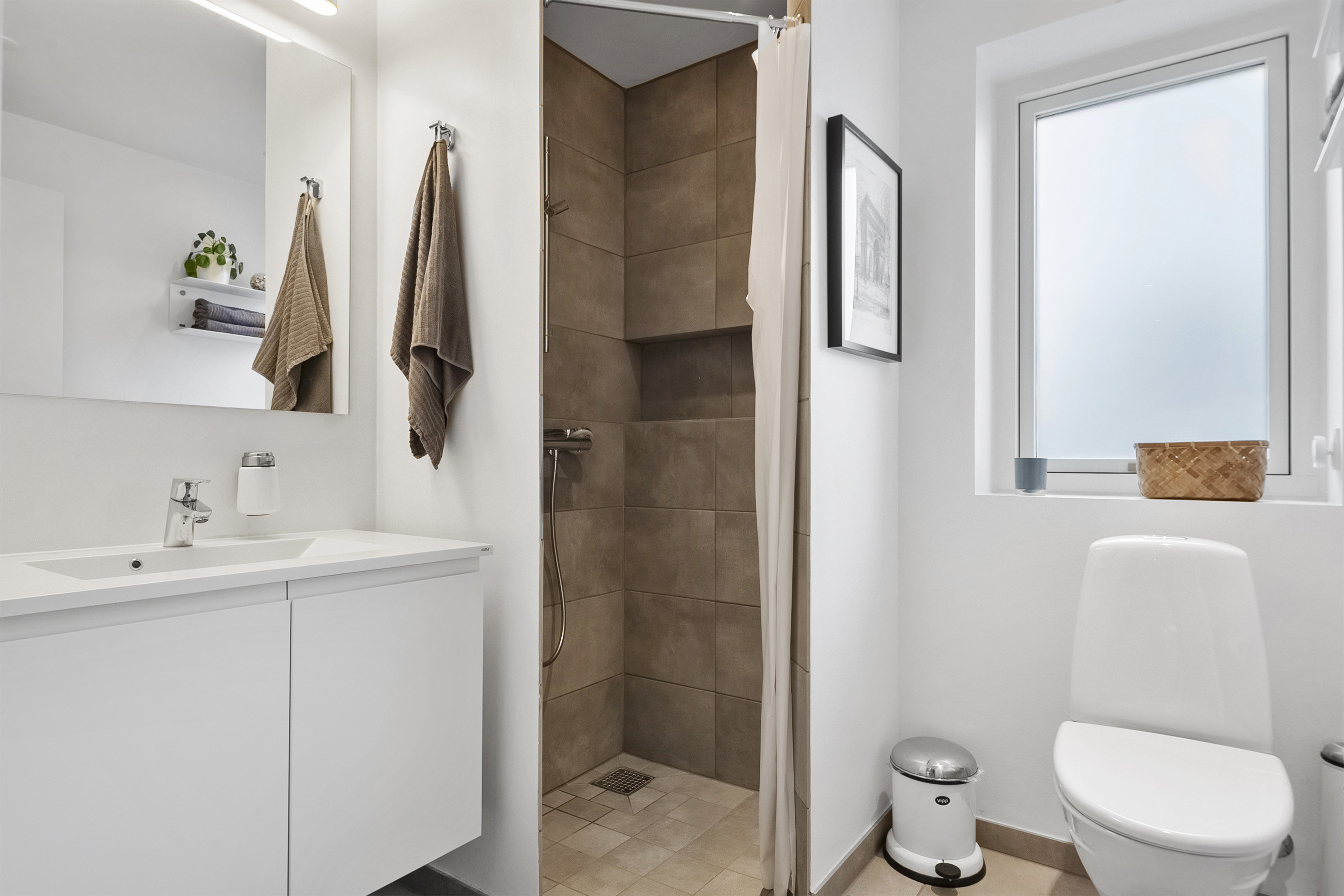 Fremhævet badeværelse billede i fuldskærmstilstand. Billede af Nørregårds Alle 154, 8362 Hørning