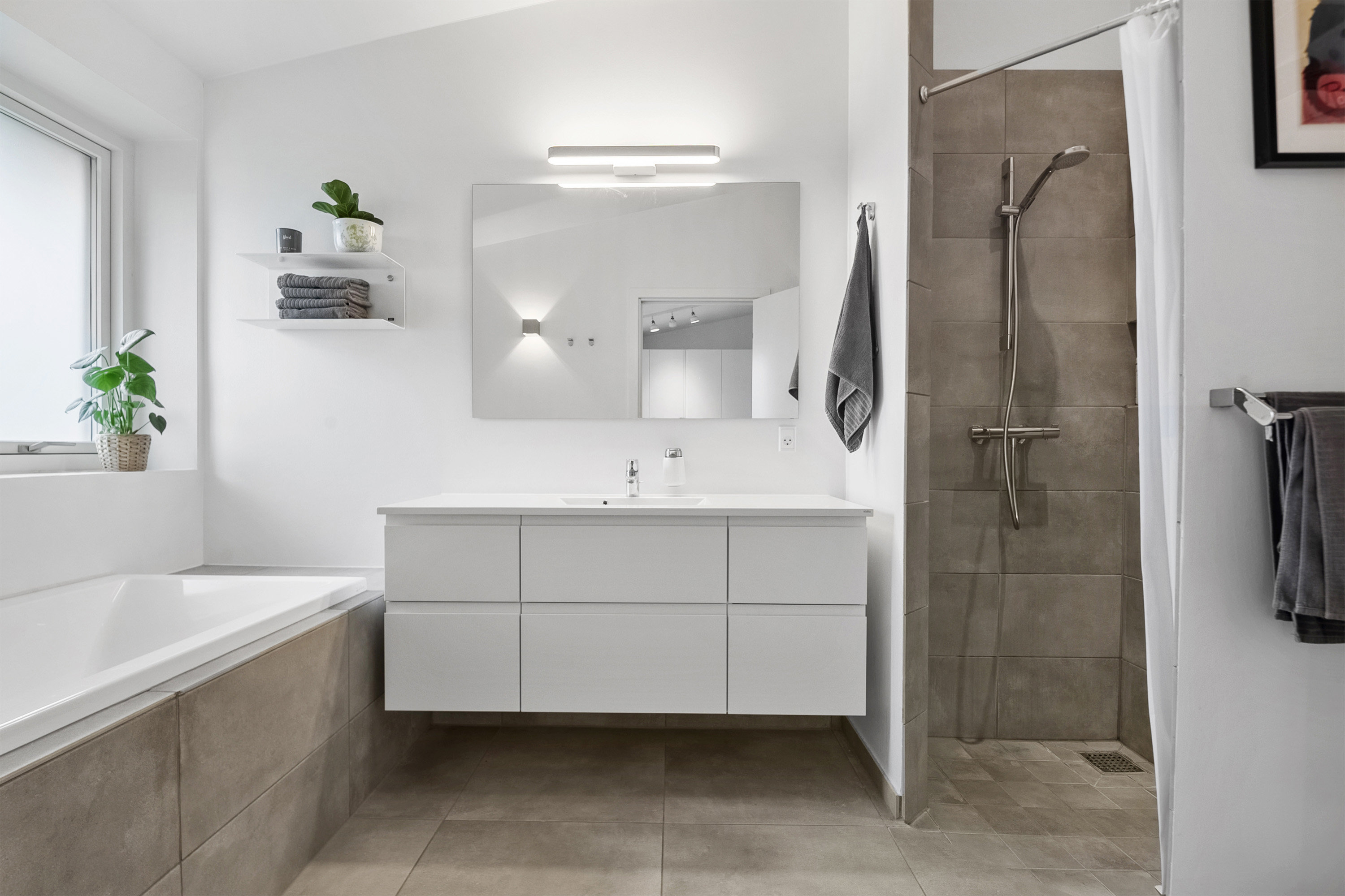 Fremhævet badeværelse billede i fuldskærmstilstand. Billede af Nørregårds Alle 154, 8362 Hørning