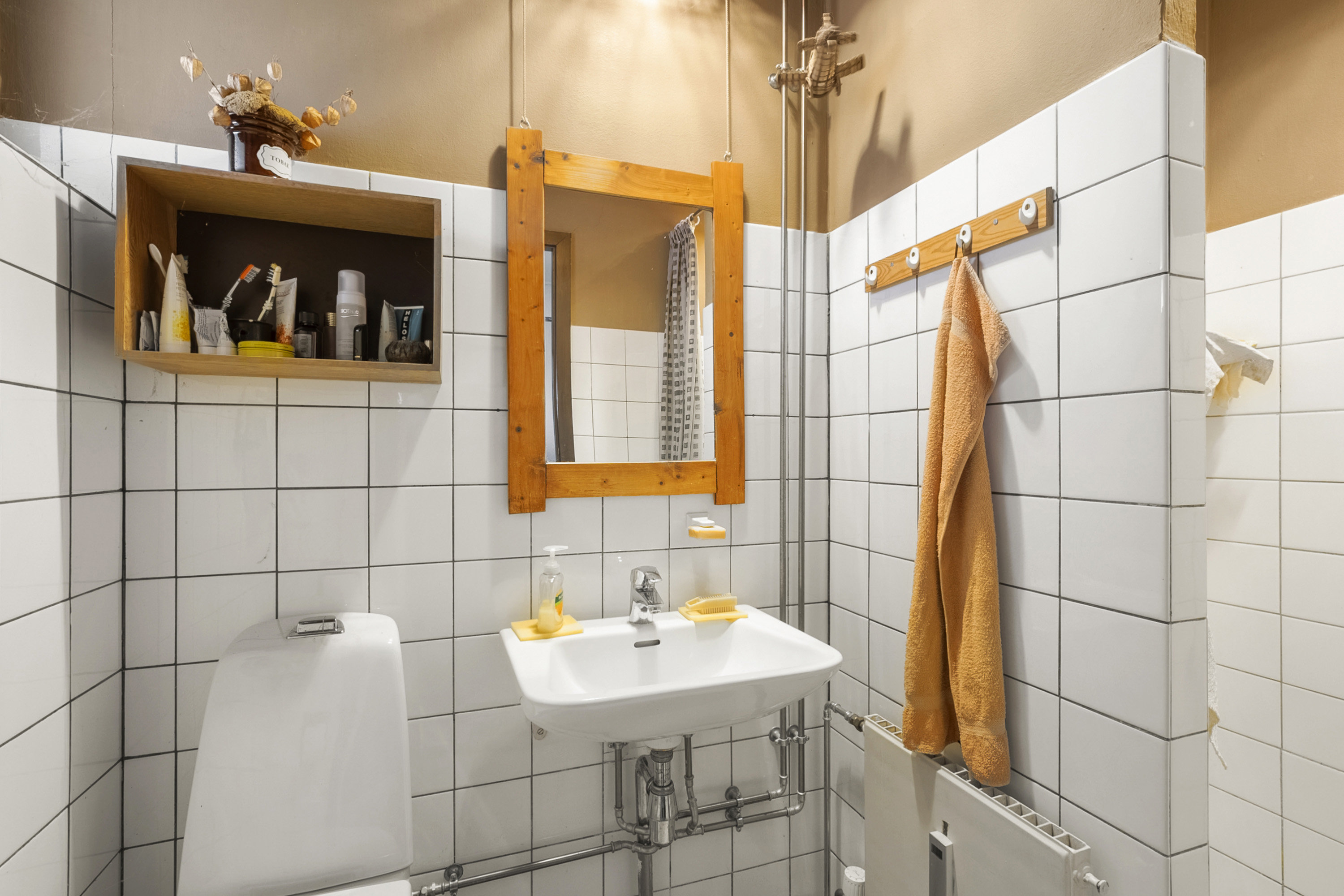 Fremhævet badeværelse billede i fuldskærmstilstand. Billede af Hverringevej 1, 1. 14., 5230 Odense M