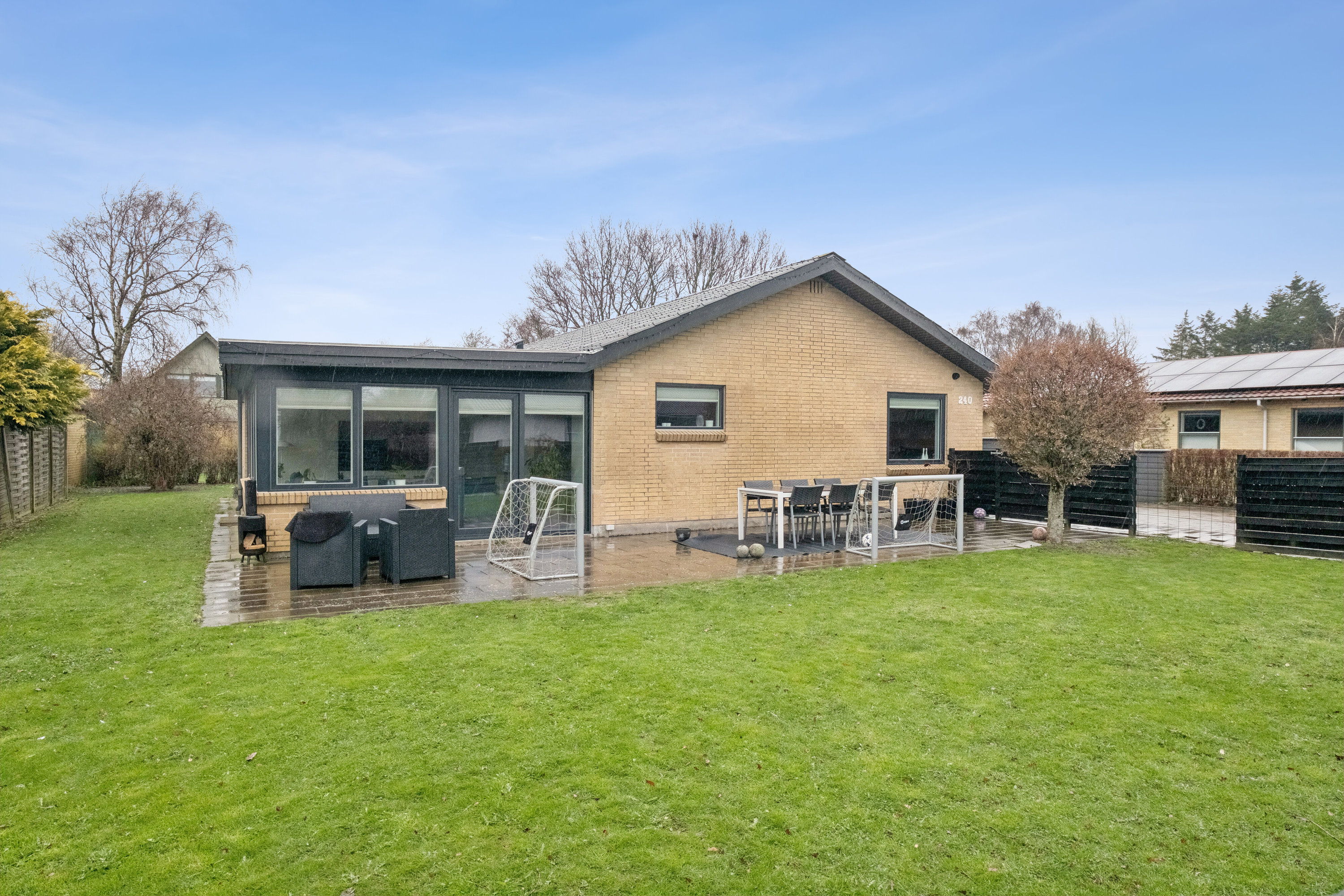 Fremhævet set fra haven billede i fuldskærmstilstand. Billede af Rakkebyvej 240, Rakkeby, 9800 Hjørring