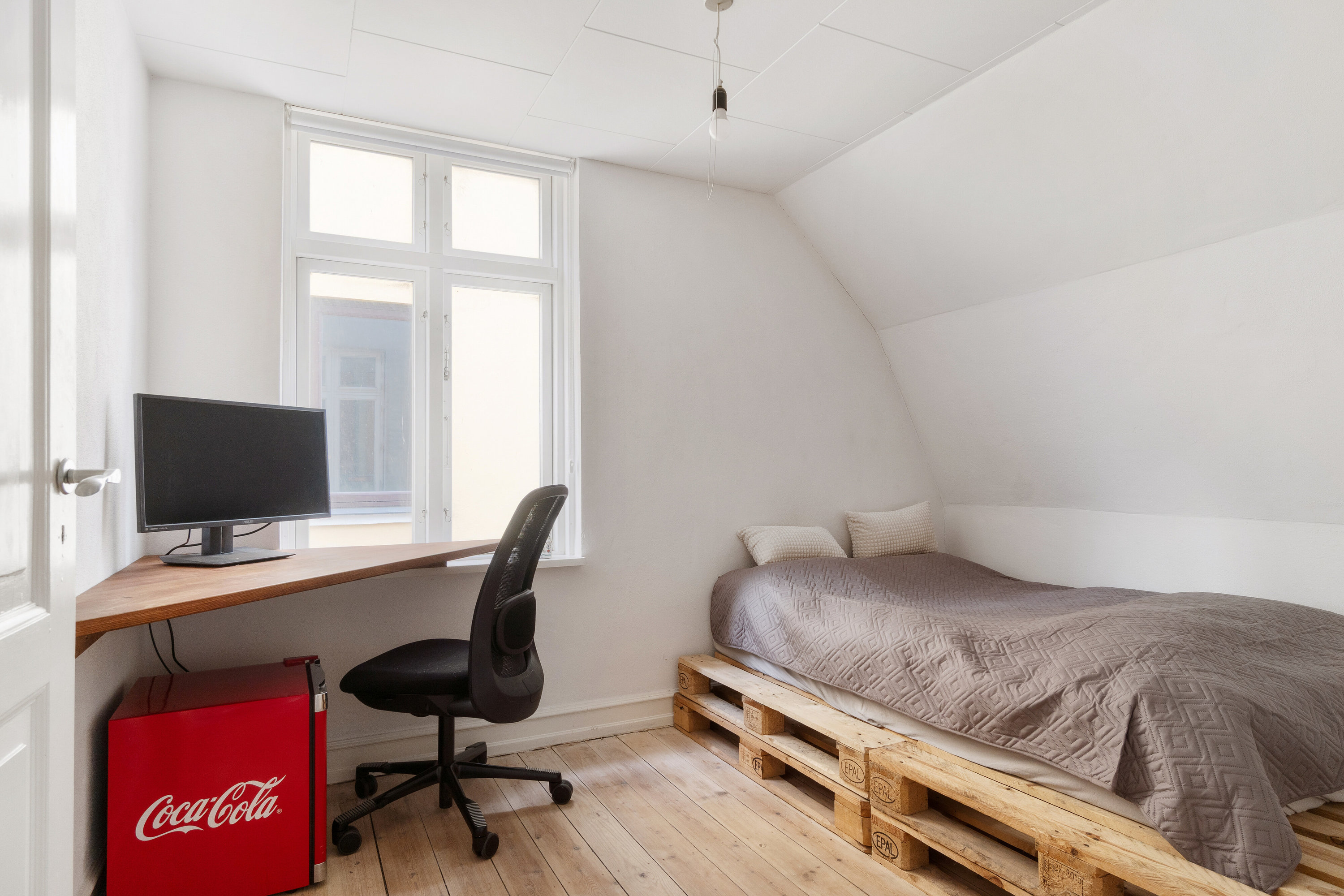 Fremhævet soveværelse billede i fuldskærmstilstand. Billede af Farimagsvej 11, 4700 Næstved