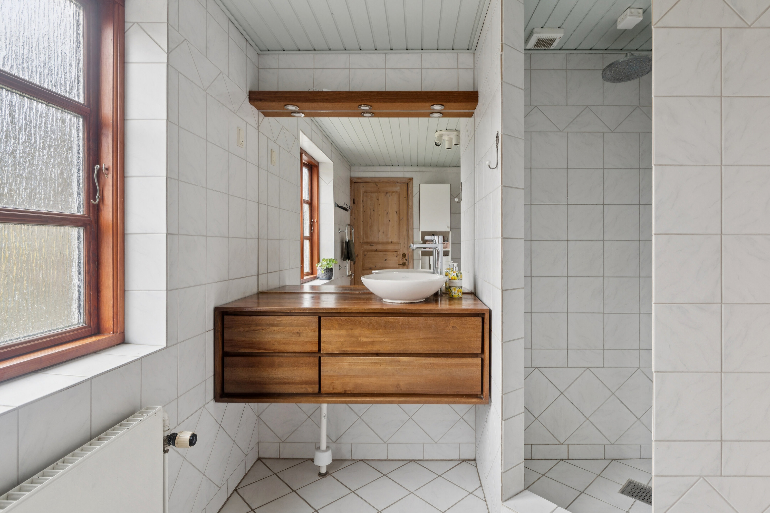 Fremhævet badeværelse billede i fuldskærmstilstand. Billede af Johannes Ewalds Vej 4, 3100 Hornbæk