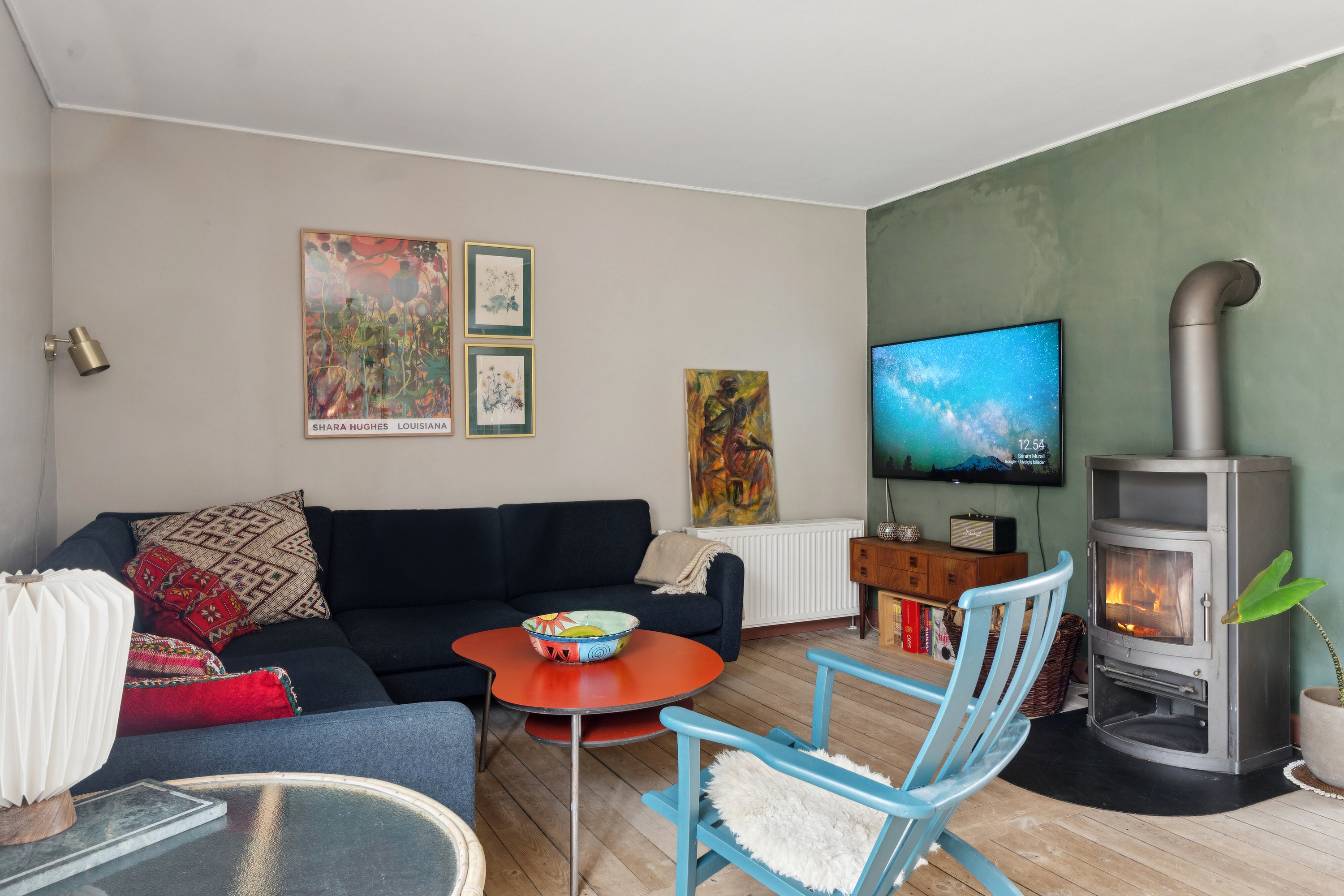 Fremhævet stue billede i fuldskærmstilstand. Billede af Johannes Ewalds Vej 4, 3100 Hornbæk