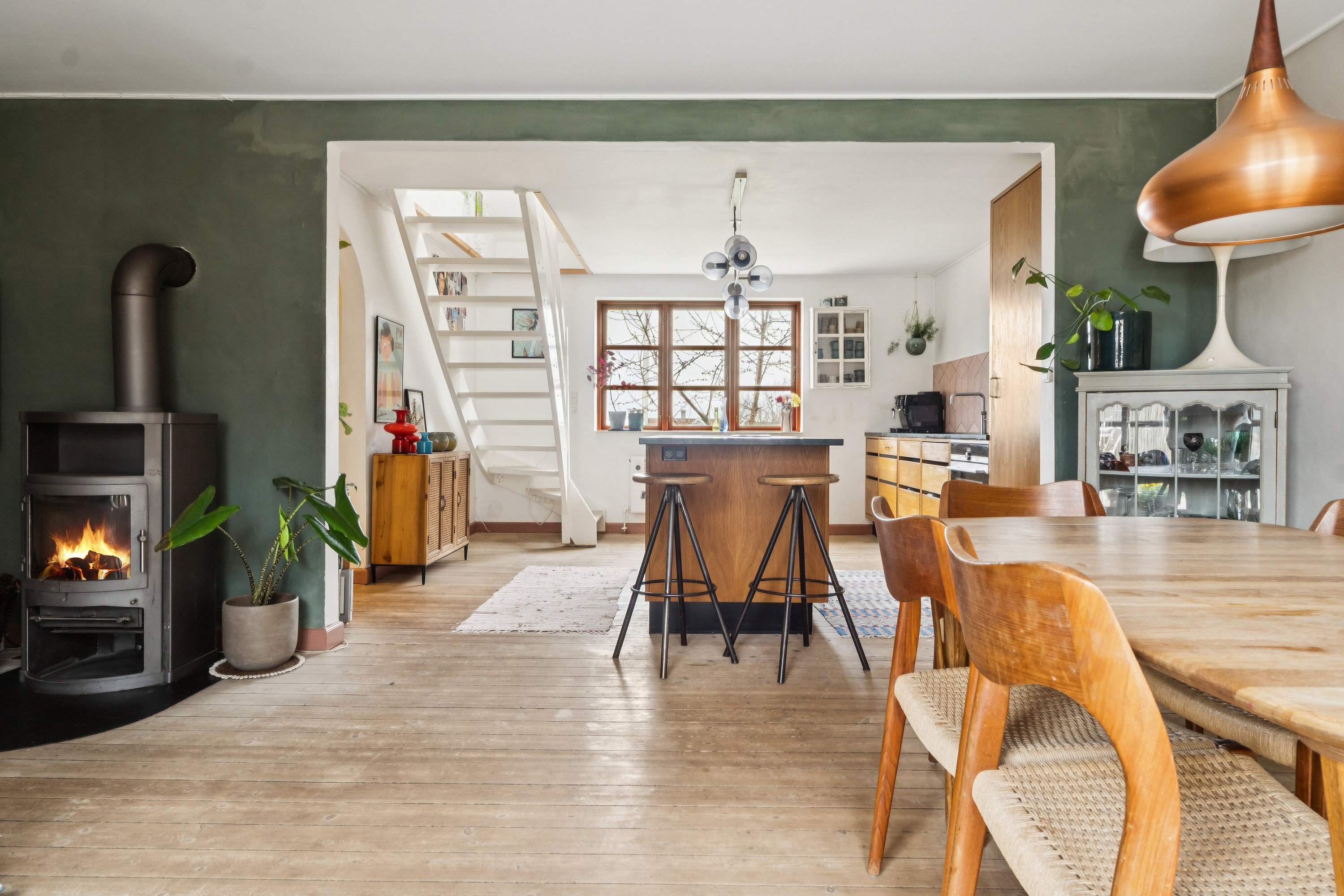 Fremhævet stue billede i fuldskærmstilstand. Billede af Johannes Ewalds Vej 4, 3100 Hornbæk