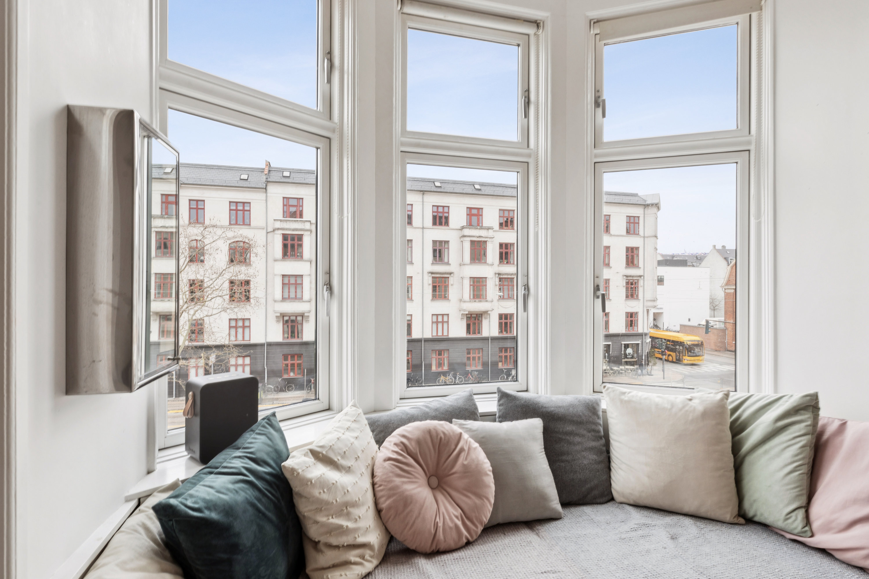 Fremhævet stue billede i fuldskærmstilstand. Billede af Strandboulevarden 95, 2. th., 2100 København Ø