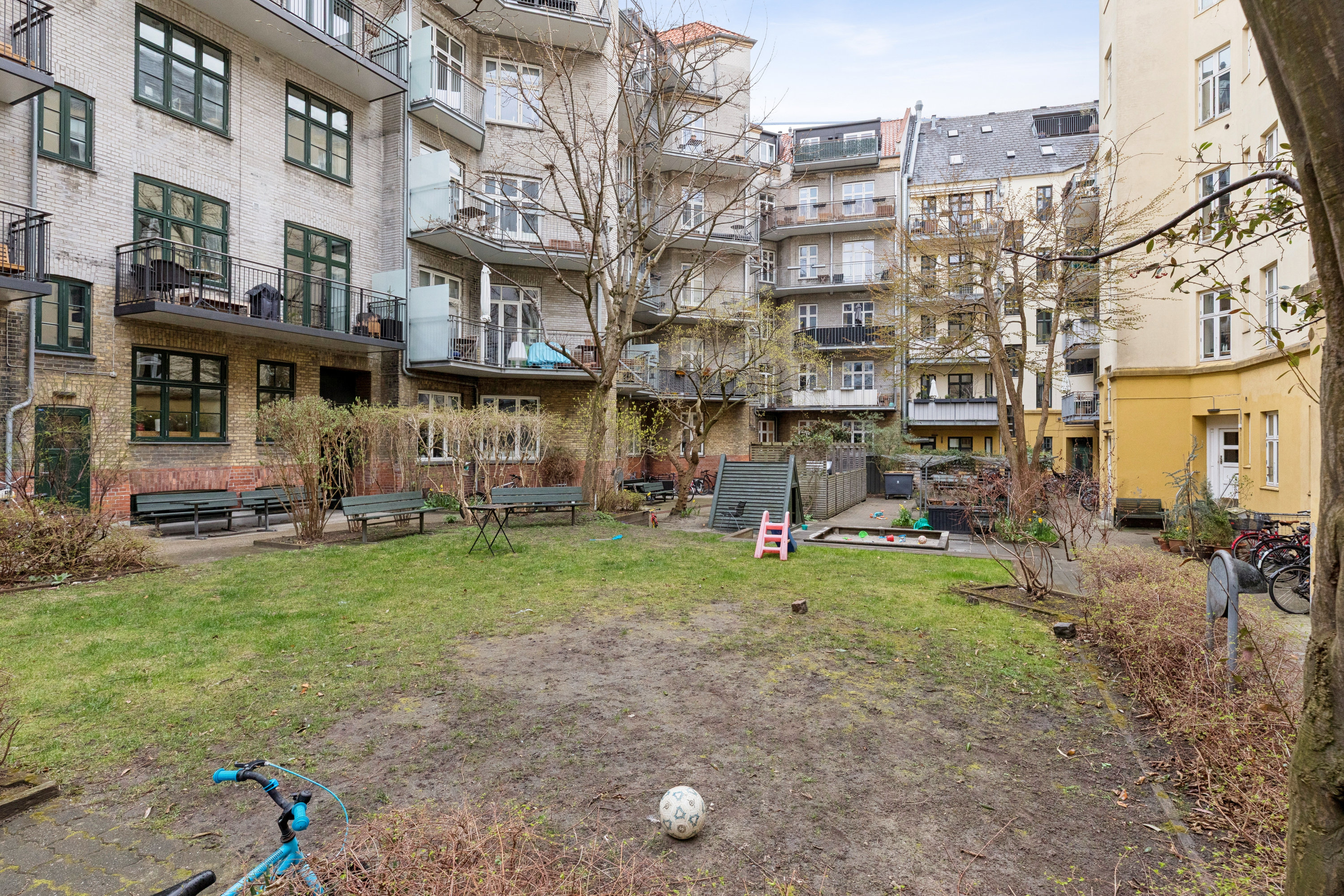 Fremhævet gårdmiljø billede i fuldskærmstilstand. Billede af Strandboulevarden 95, 2. th., 2100 København Ø