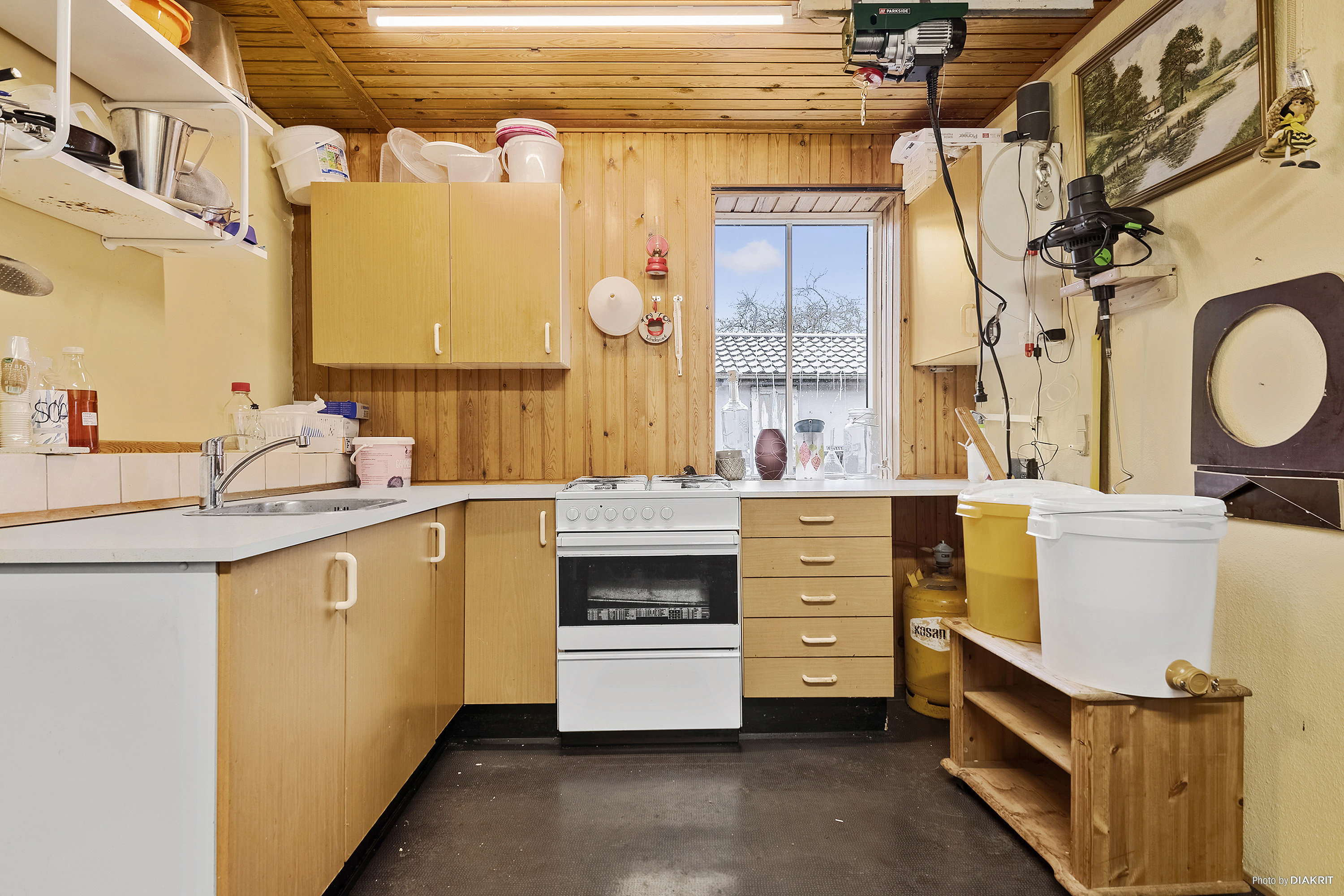 Fremhævet køkken billede i fuldskærmstilstand. Billede af Morsholt Mosevej 1, Morsholt, 8300 Odder