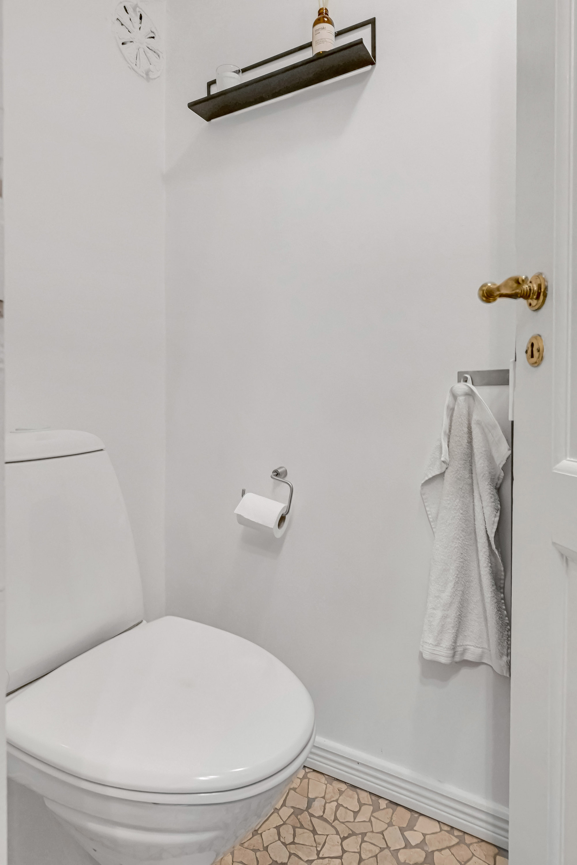 Fremhævet toilet billede i fuldskærmstilstand. Billede af Nørregade 72, 6700 Esbjerg