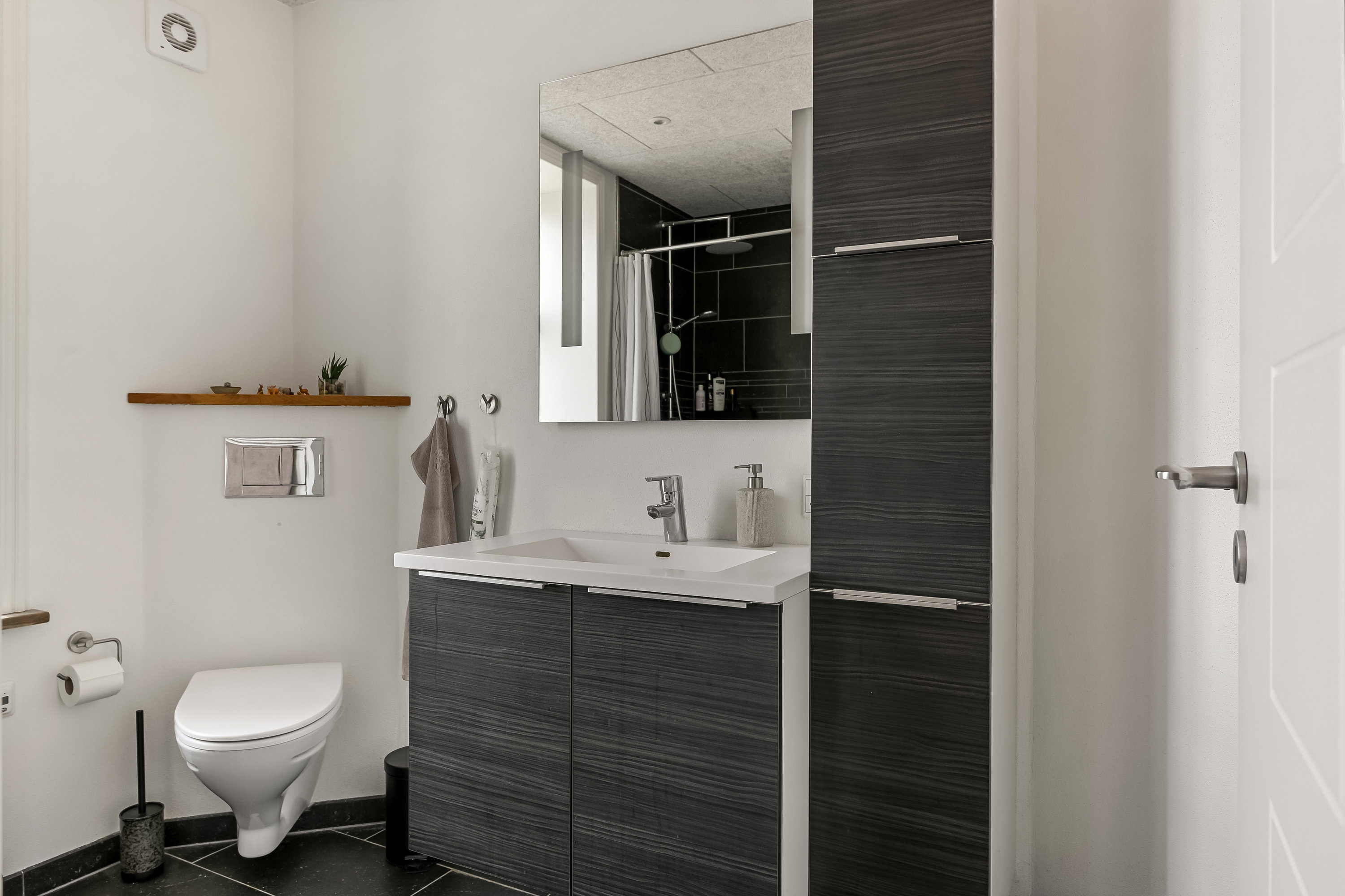 Fremhævet badeværelse billede i fuldskærmstilstand. Billede af Nygårdsvej 129, 2. th., 6700 Esbjerg