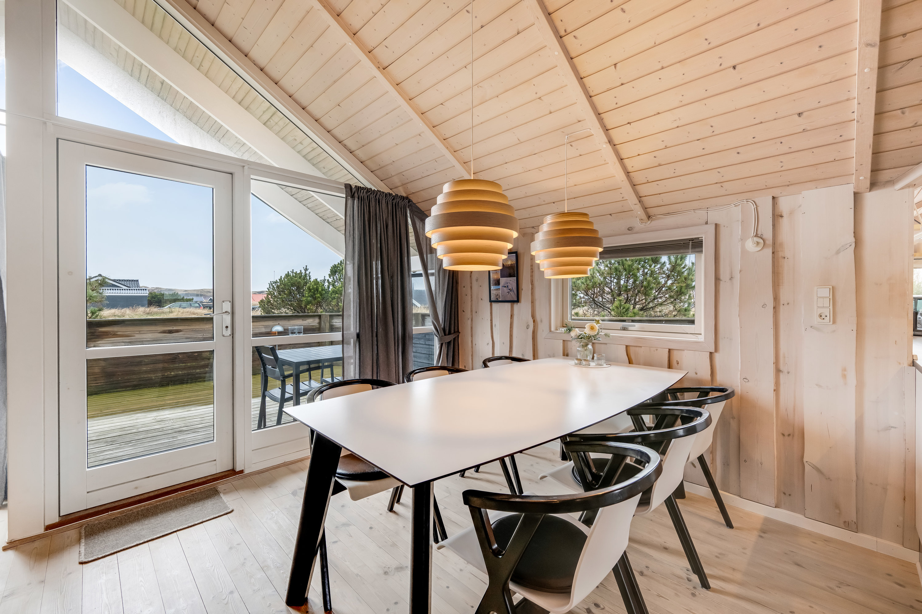 Fremhævet stue billede i fuldskærmstilstand. Billede af Arvidvej 17, Bjerregaard, 6960 Hvide Sande