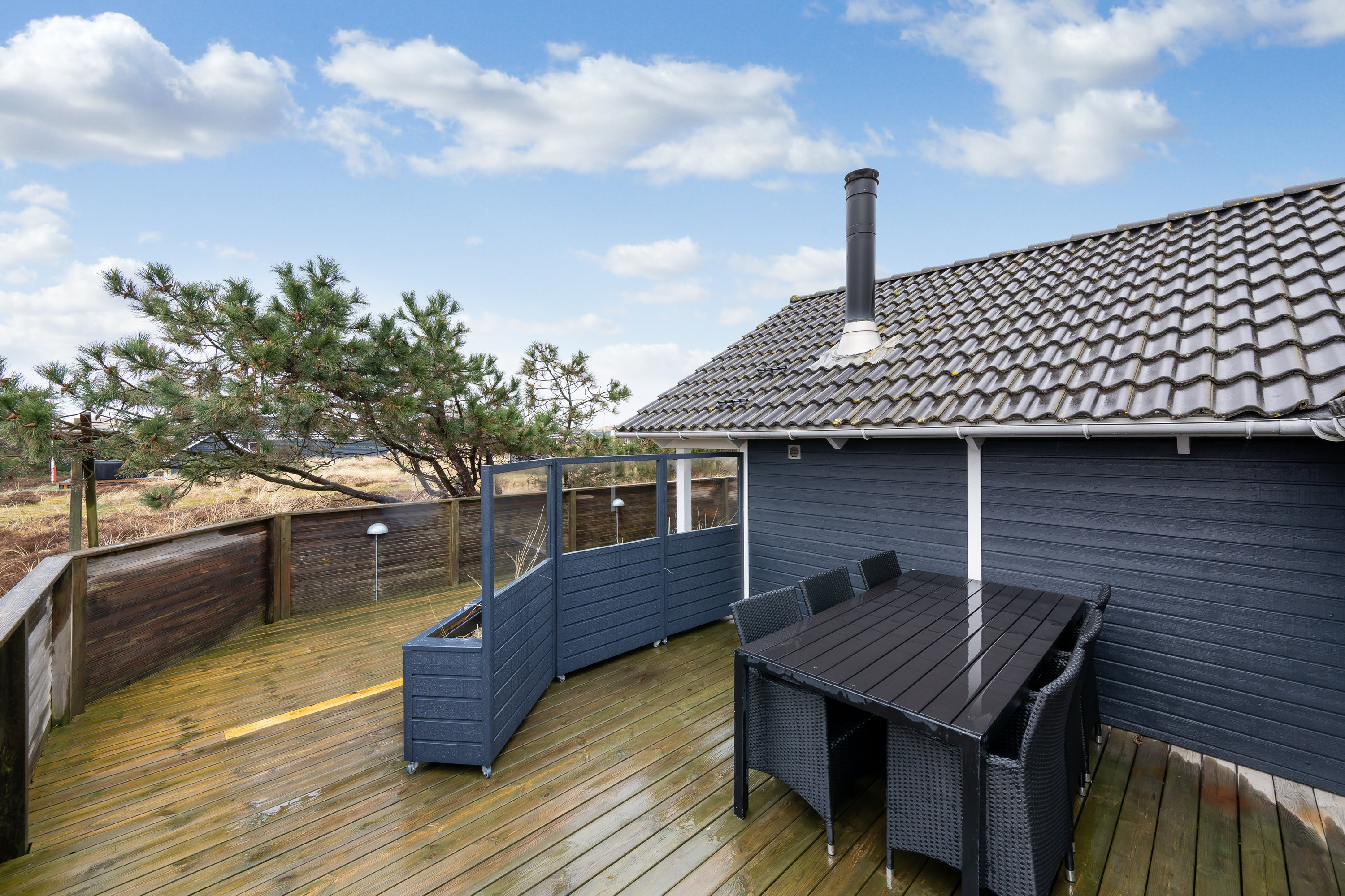 Fremhævet terrasse billede i fuldskærmstilstand. Billede af Arvidvej 17, Bjerregaard, 6960 Hvide Sande