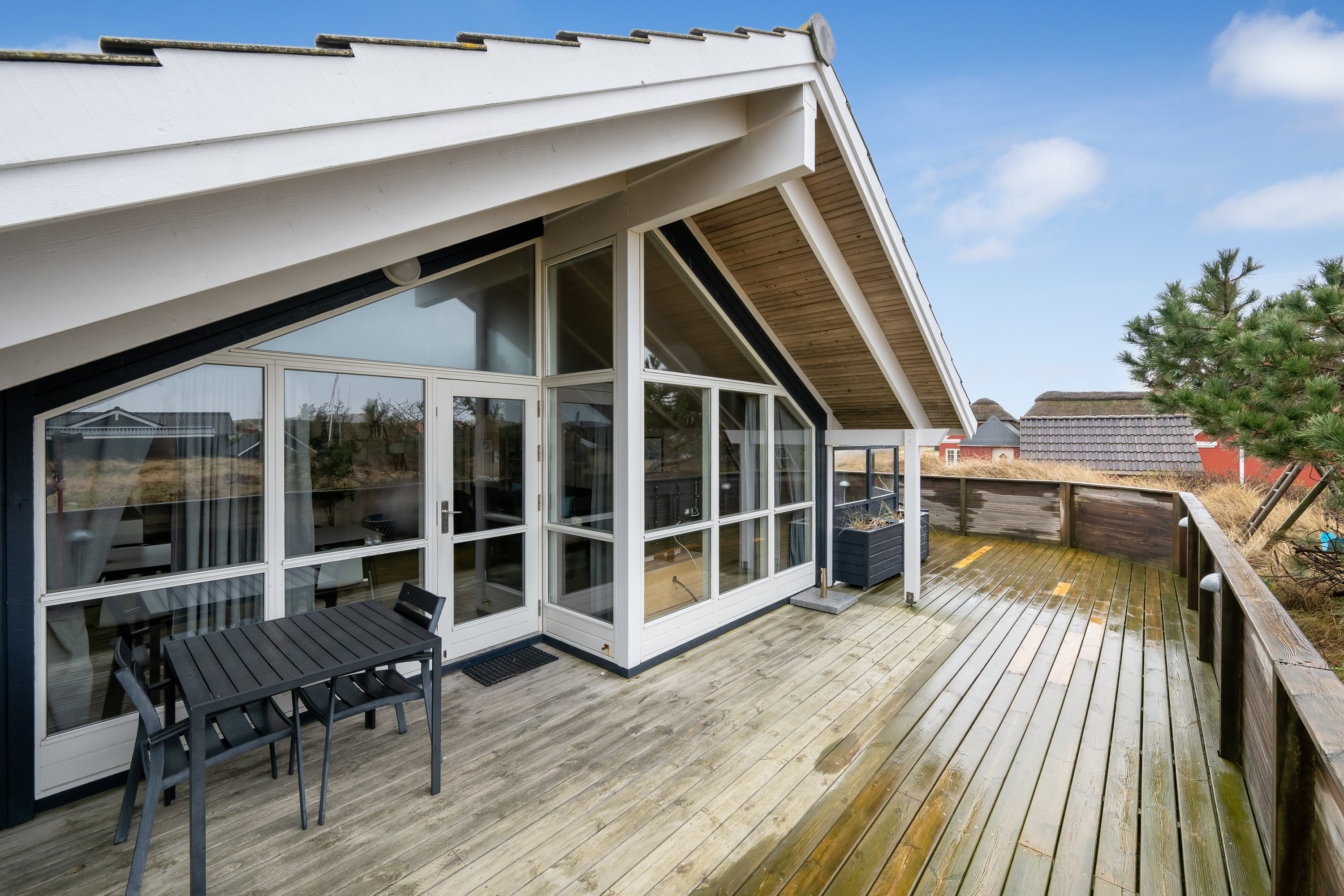 Fremhævet terrasse billede i fuldskærmstilstand. Billede af Arvidvej 17, Bjerregaard, 6960 Hvide Sande