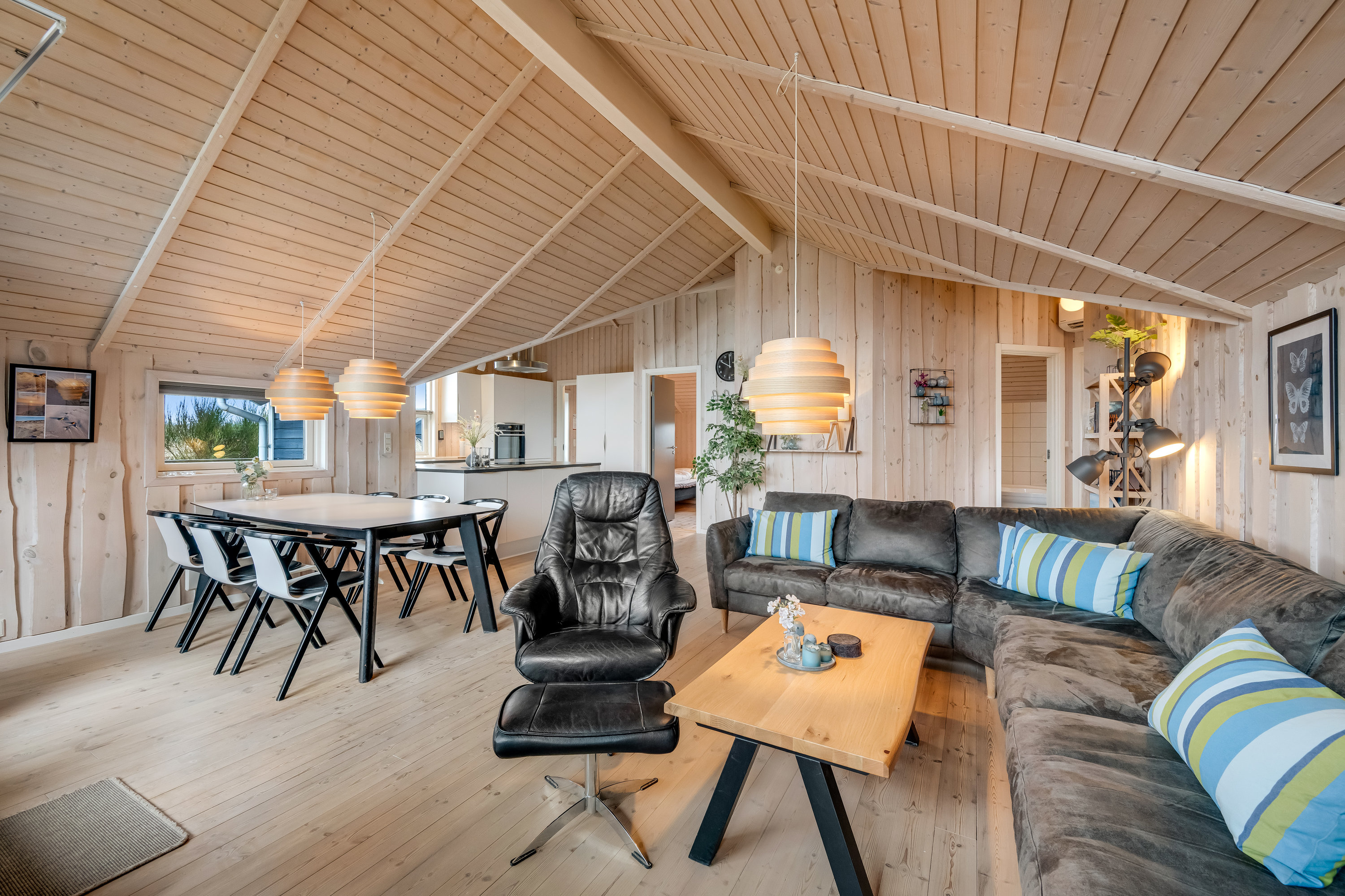 Fremhævet stue billede i fuldskærmstilstand. Billede af Arvidvej 17, Bjerregaard, 6960 Hvide Sande