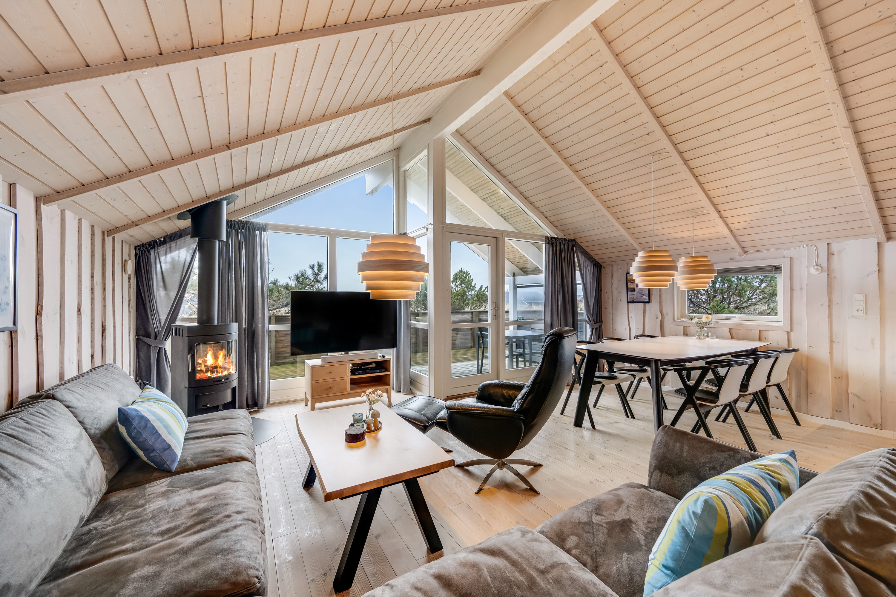 Fremhævet stue billede i fuldskærmstilstand. Billede af Arvidvej 17, Bjerregaard, 6960 Hvide Sande