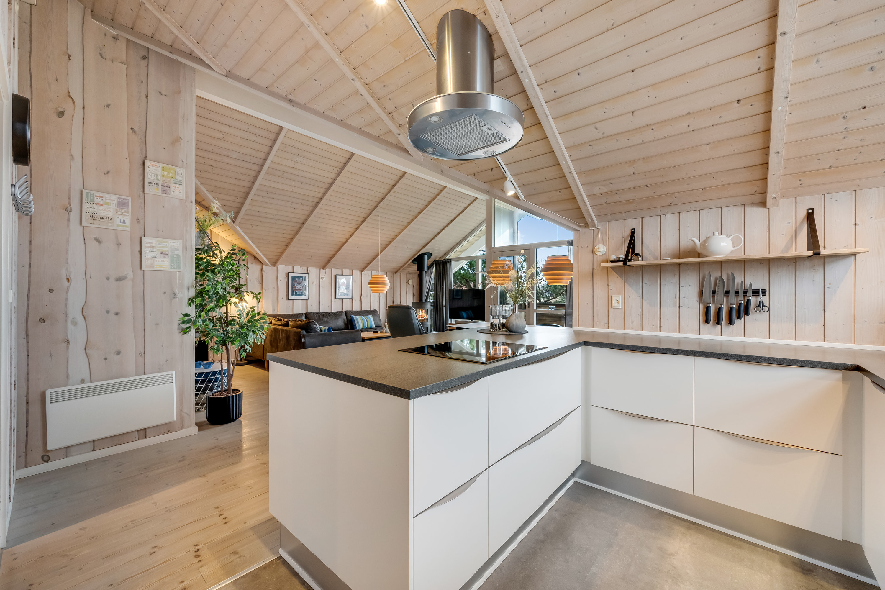 Fremhævet køkken billede i fuldskærmstilstand. Billede af Arvidvej 17, Bjerregaard, 6960 Hvide Sande