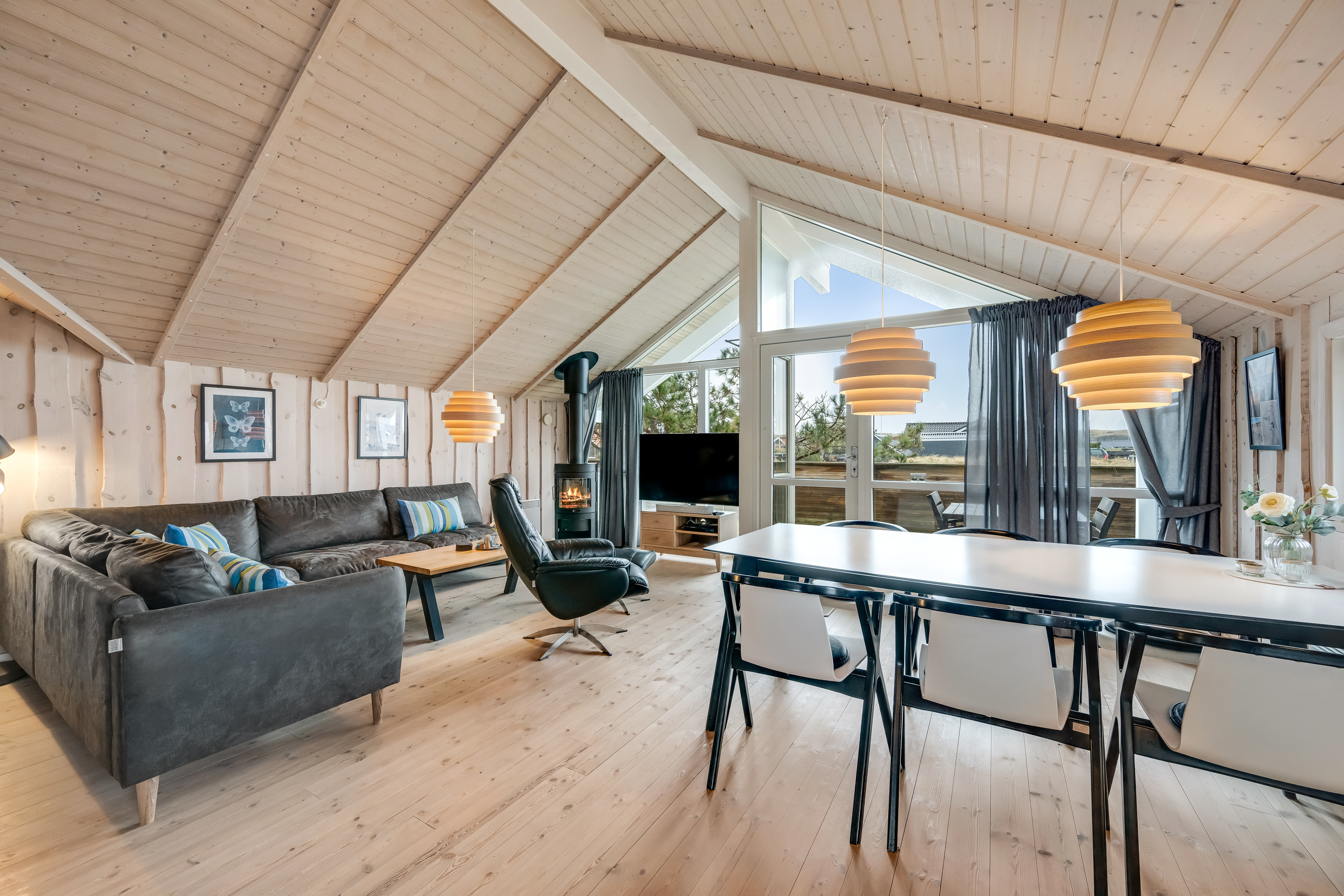 Fremhævet stue billede i fuldskærmstilstand. Billede af Arvidvej 17, Bjerregaard, 6960 Hvide Sande