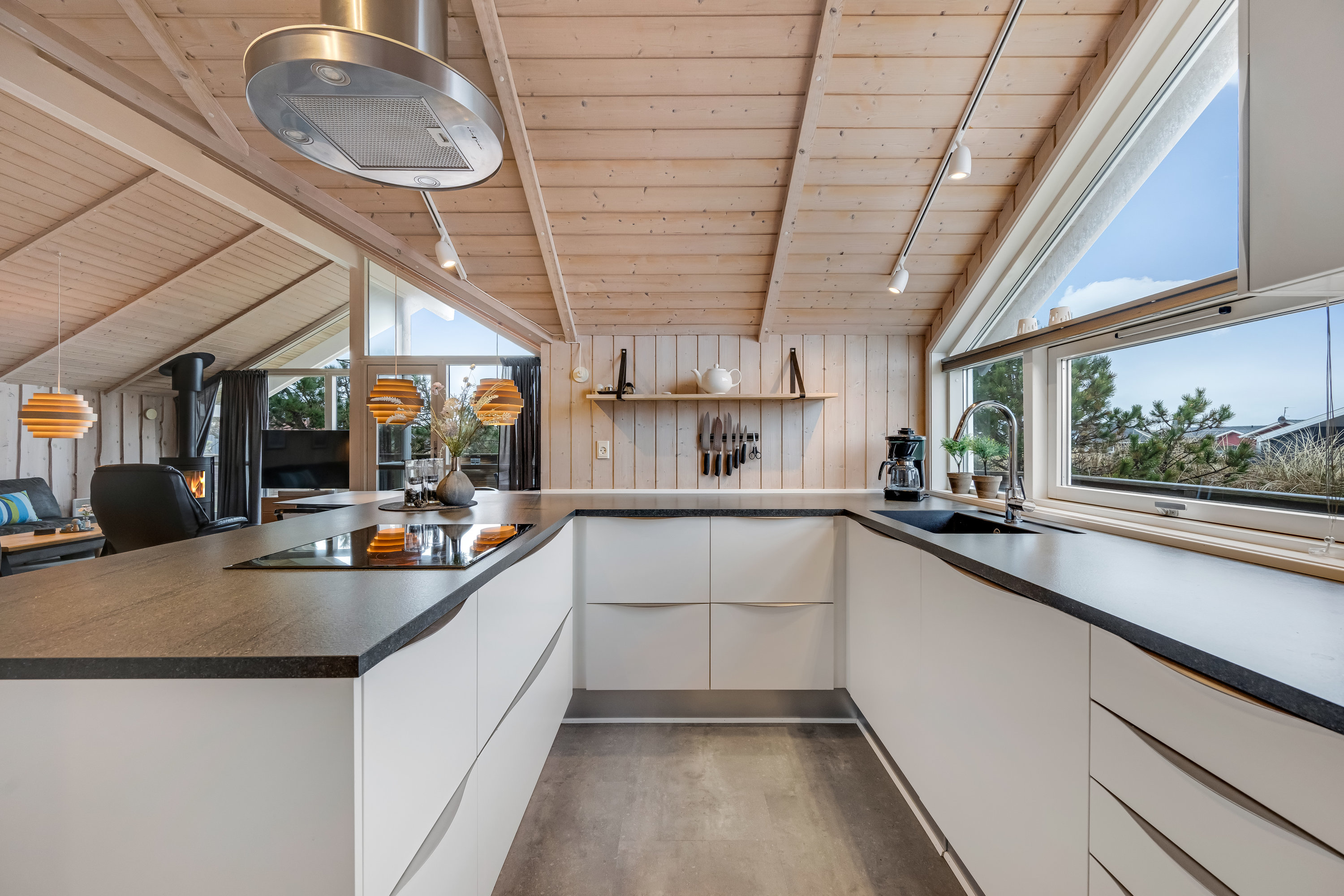 Fremhævet køkken billede i fuldskærmstilstand. Billede af Arvidvej 17, Bjerregaard, 6960 Hvide Sande