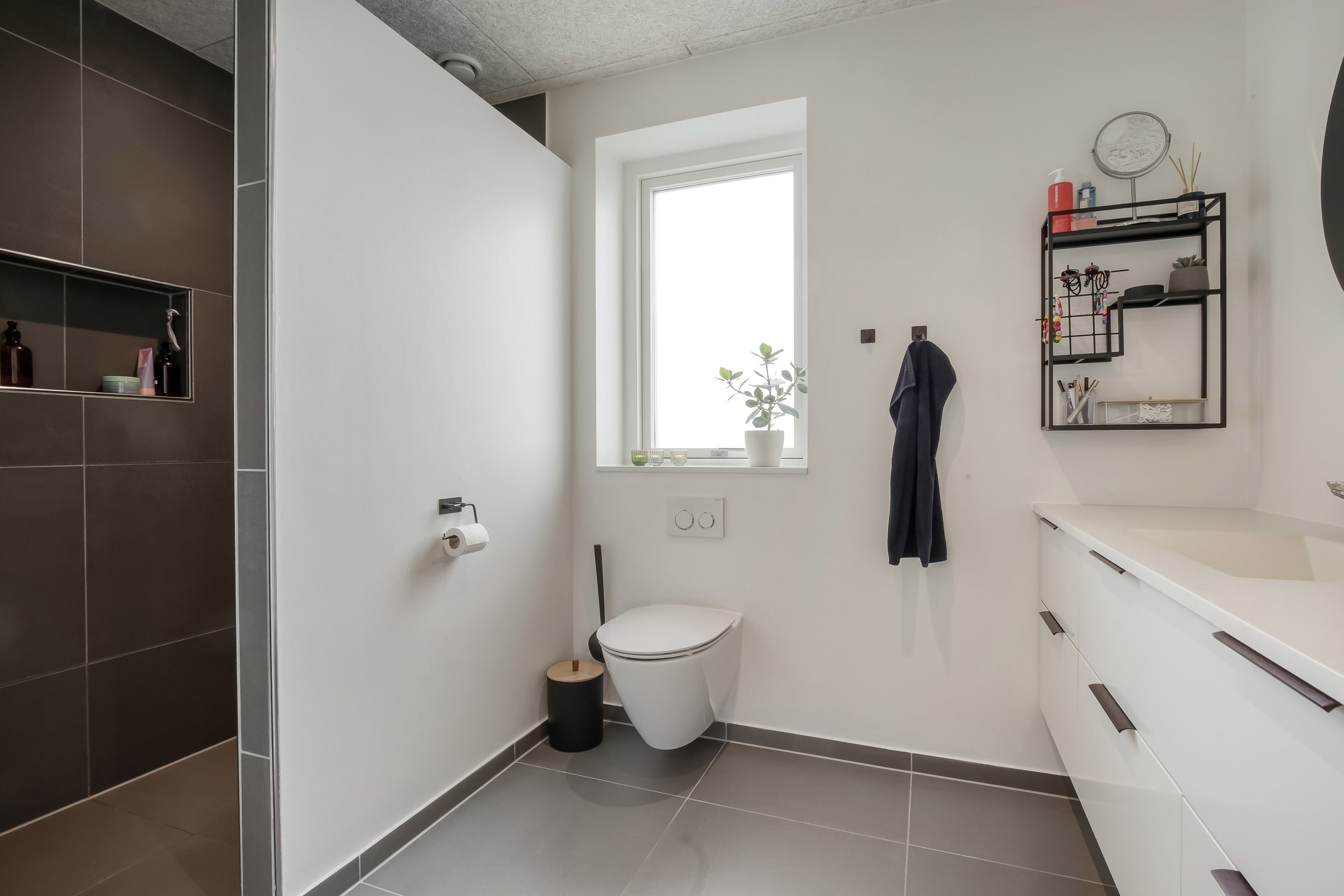 Fremhævet badeværelse billede i fuldskærmstilstand. Billede af Ramskovvej 22, 8500 Grenaa