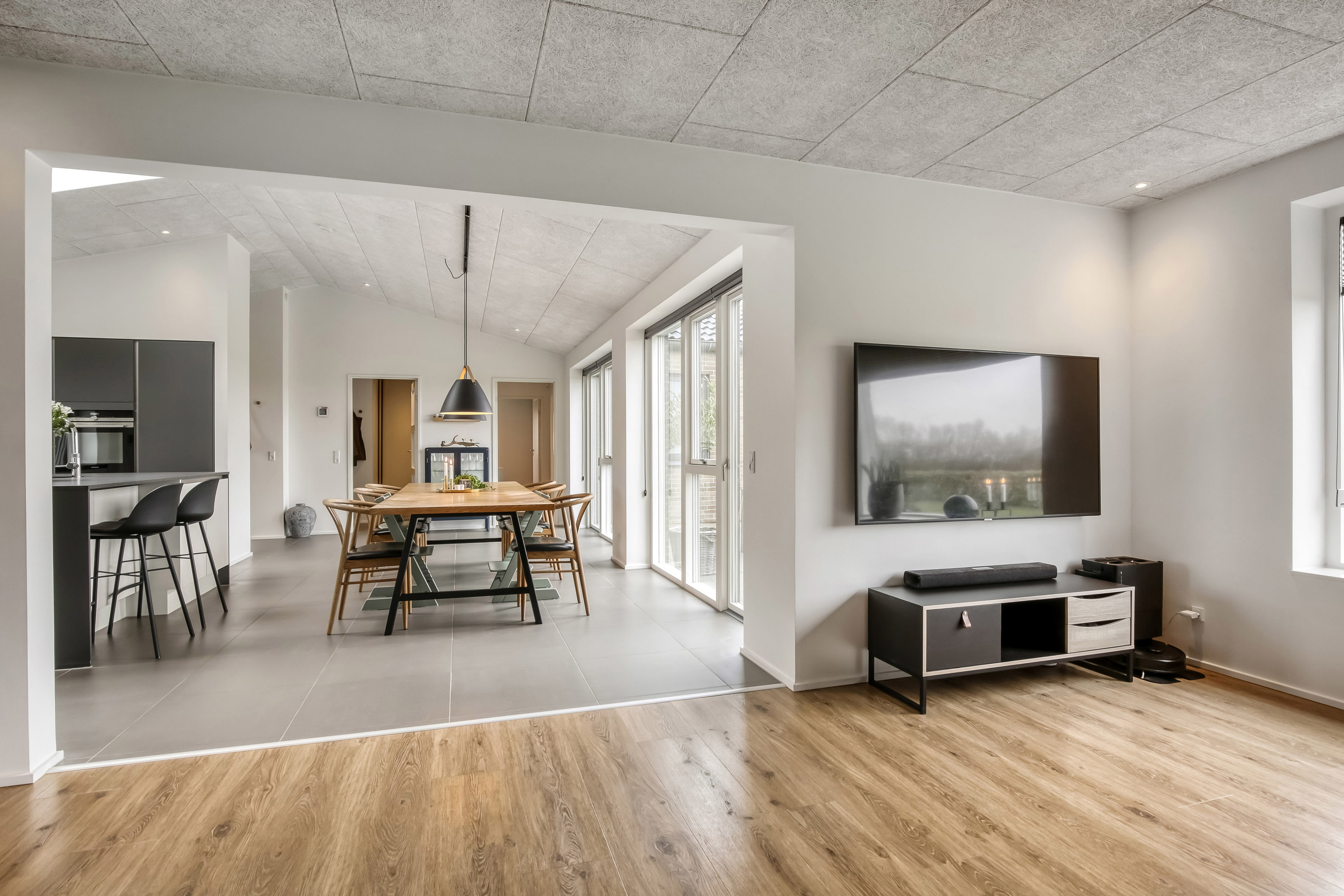 Fremhævet stue billede i fuldskærmstilstand. Billede af Ramskovvej 22, 8500 Grenaa