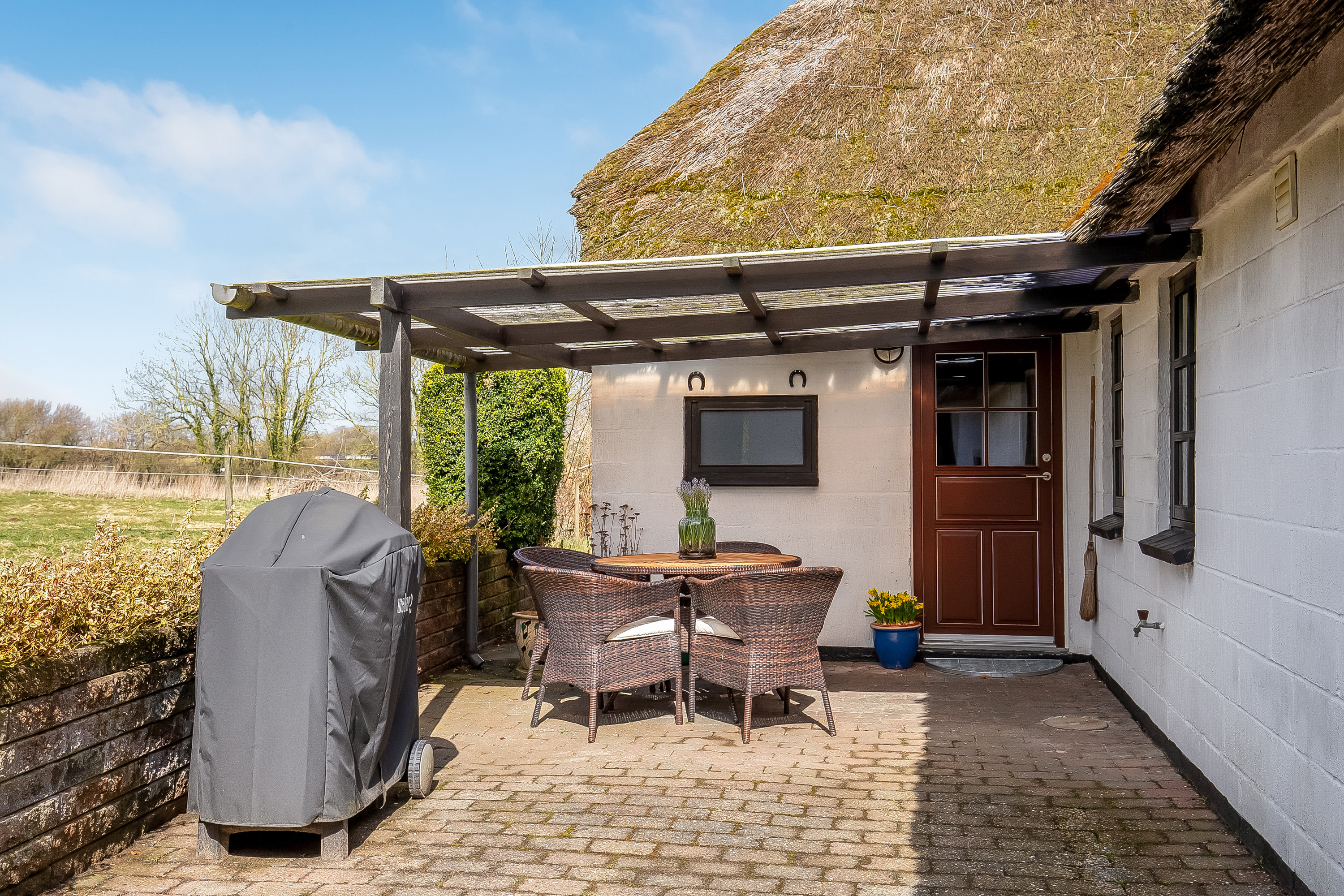 Fremhævet overdækket terrasse billede i fuldskærmstilstand. Billede af Gl. Skartved 24, 6091 Bjert