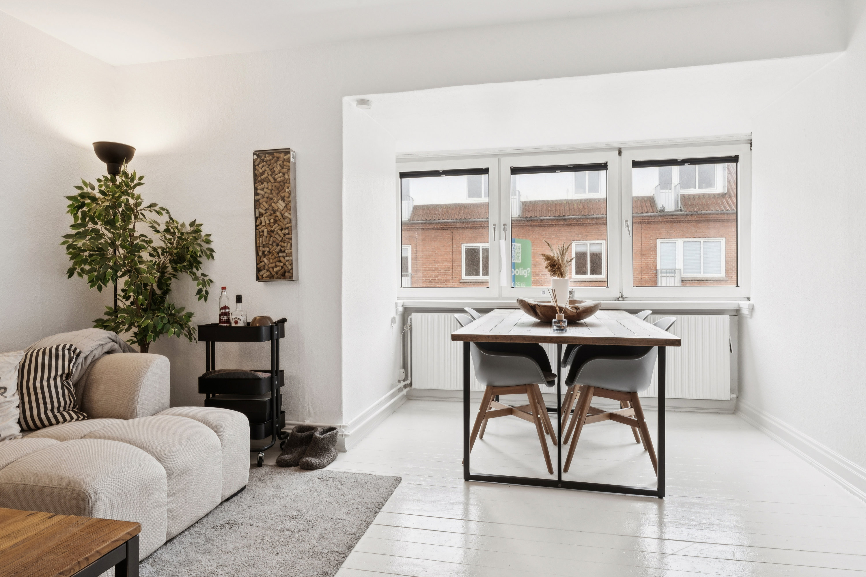 Fremhævet stue billede i fuldskærmstilstand. Billede af Herluf Trolles Gade 10, 3. th., 9000 Aalborg