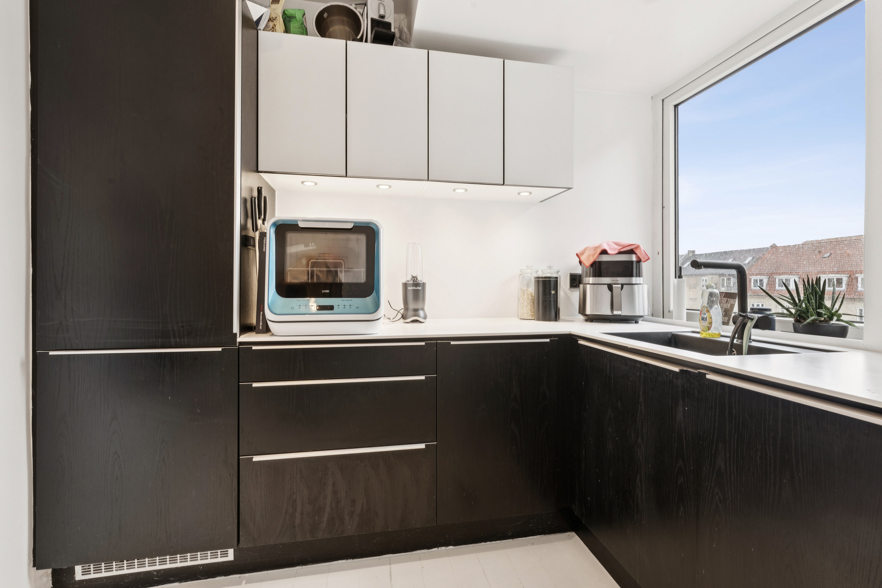 Fremhævet køkken billede i fuldskærmstilstand. Billede af Herluf Trolles Gade 10, 3. th., 9000 Aalborg