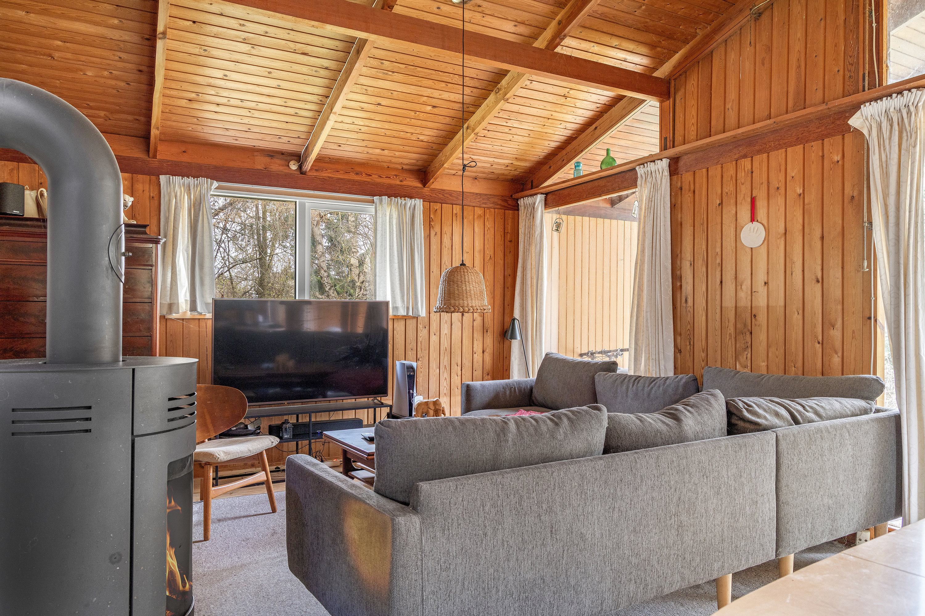 Fremhævet stue billede i fuldskærmstilstand. Billede af Lysebjergvej 5, Tørslev Hage, 3630 Jægerspris