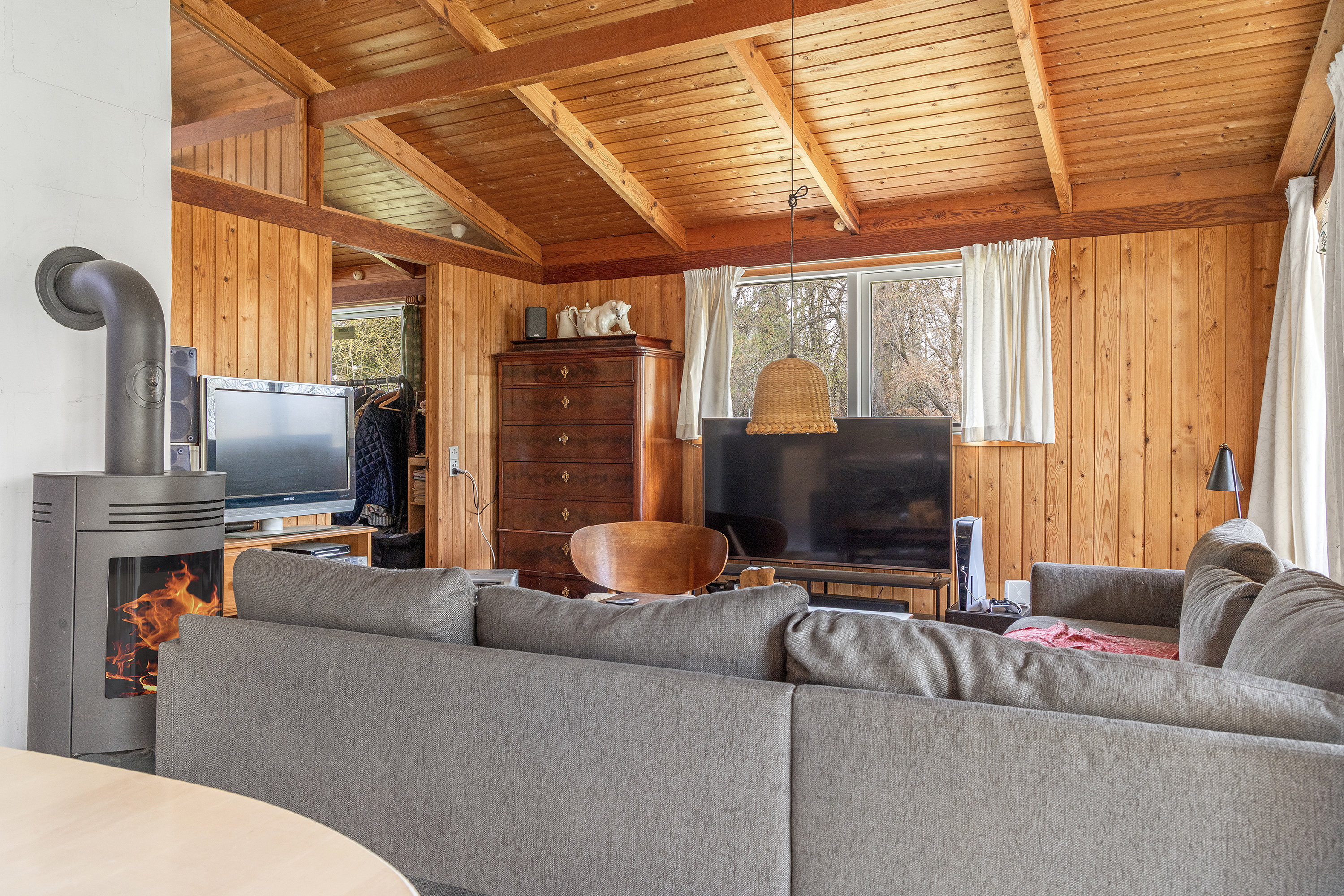 Fremhævet stue billede i fuldskærmstilstand. Billede af Lysebjergvej 5, Tørslev Hage, 3630 Jægerspris