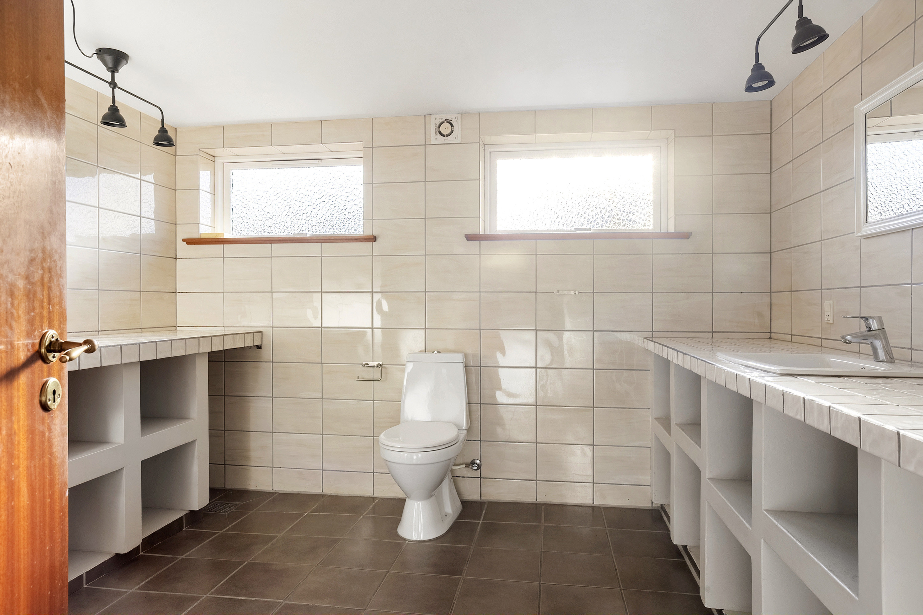 Fremhævet badeværesle billede i fuldskærmstilstand. Billede af Klovtoftvej 6, Jels, 6630 Rødding