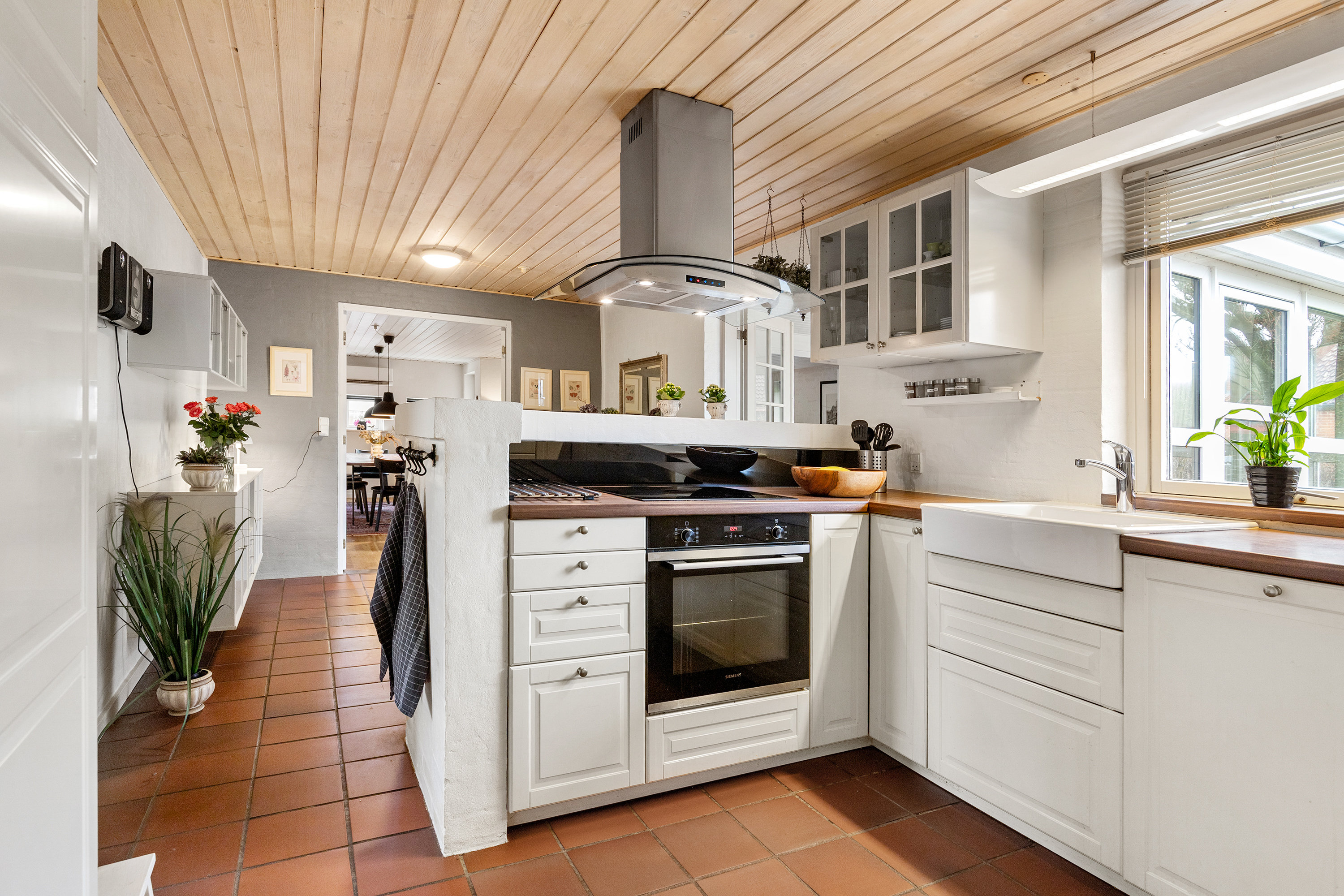 Fremhævet køkken billede i fuldskærmstilstand. Billede af Klostermarken 16, 9490 Pandrup