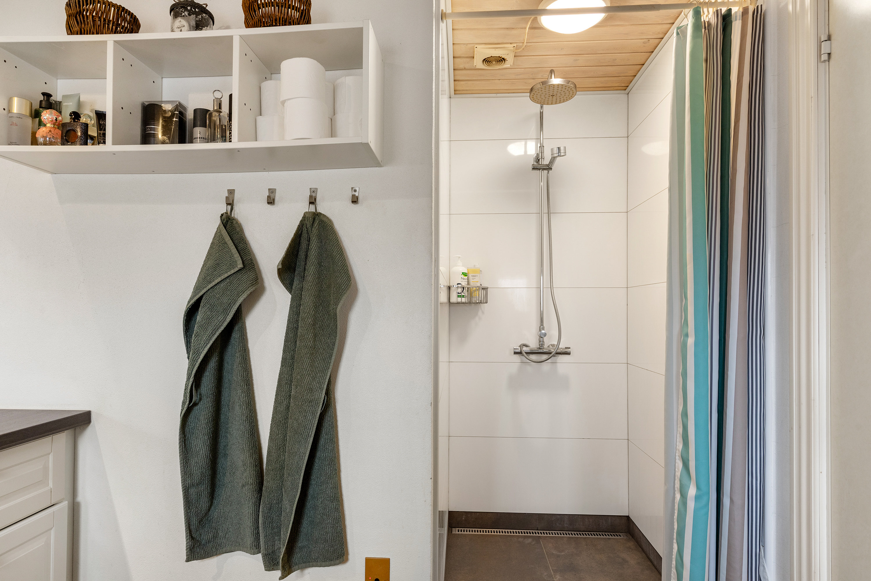 Fremhævet badeværelse billede i fuldskærmstilstand. Billede af Klostermarken 16, 9490 Pandrup