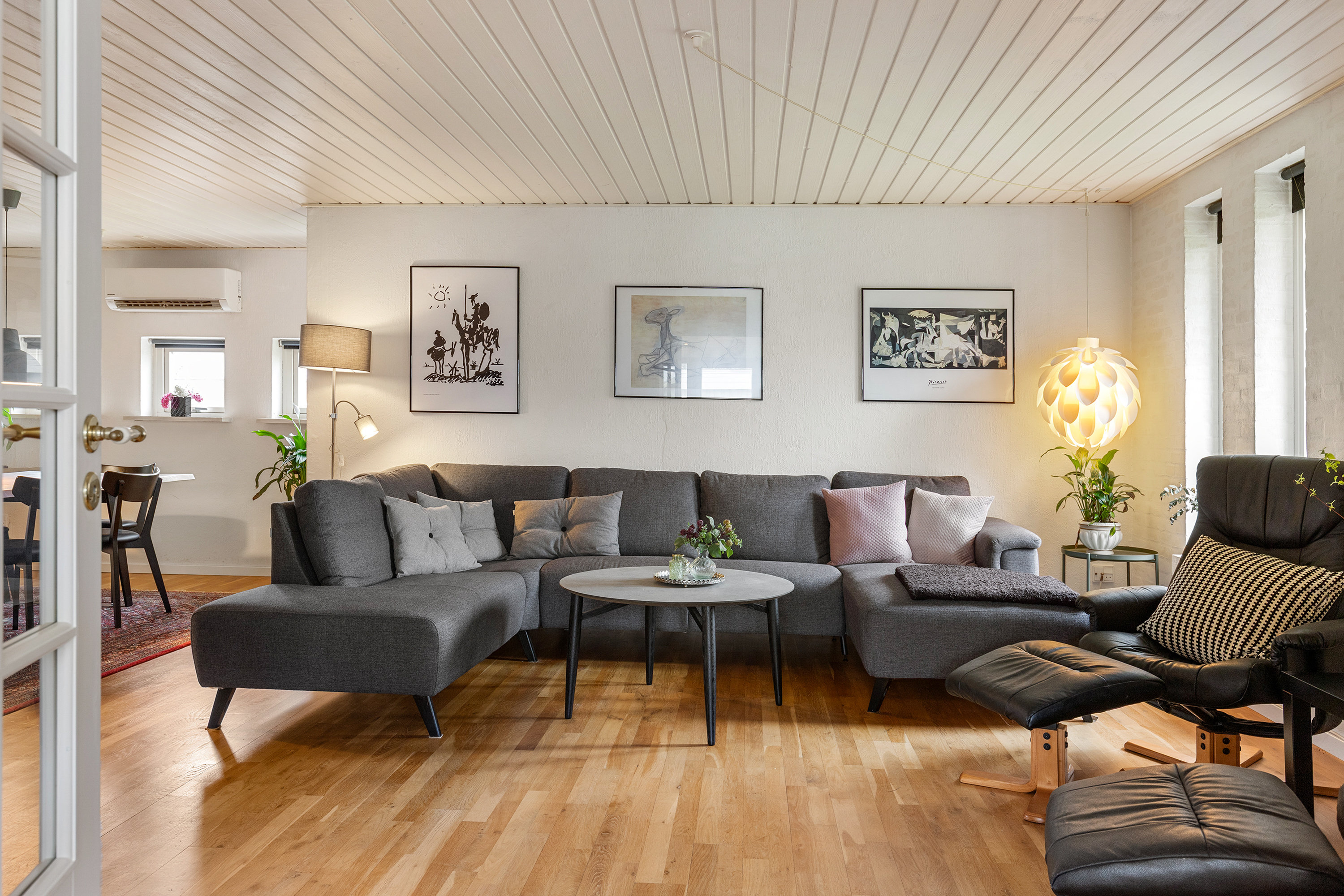 Fremhævet stue billede i fuldskærmstilstand. Billede af Klostermarken 16, 9490 Pandrup