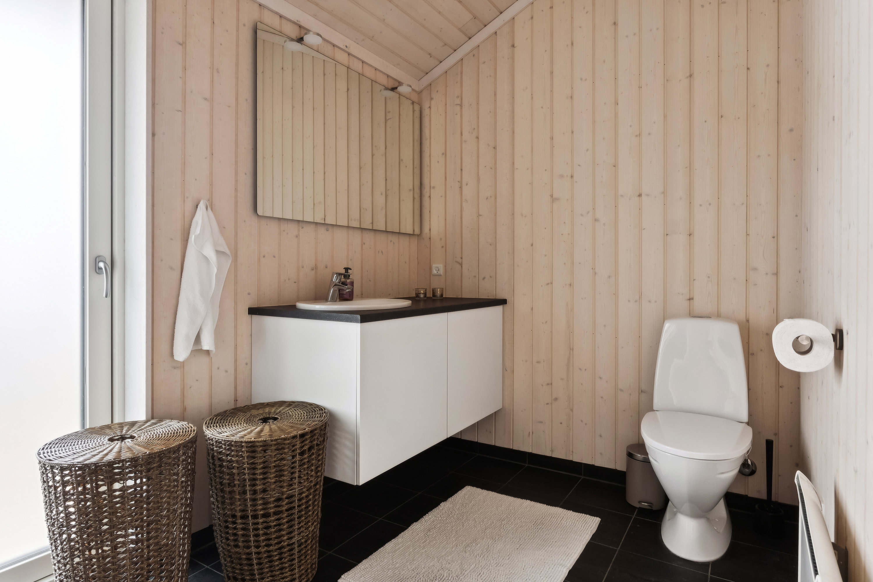 Fremhævet badeværelse billede i fuldskærmstilstand. Billede af Smedelinien 51, 4400 Kalundborg