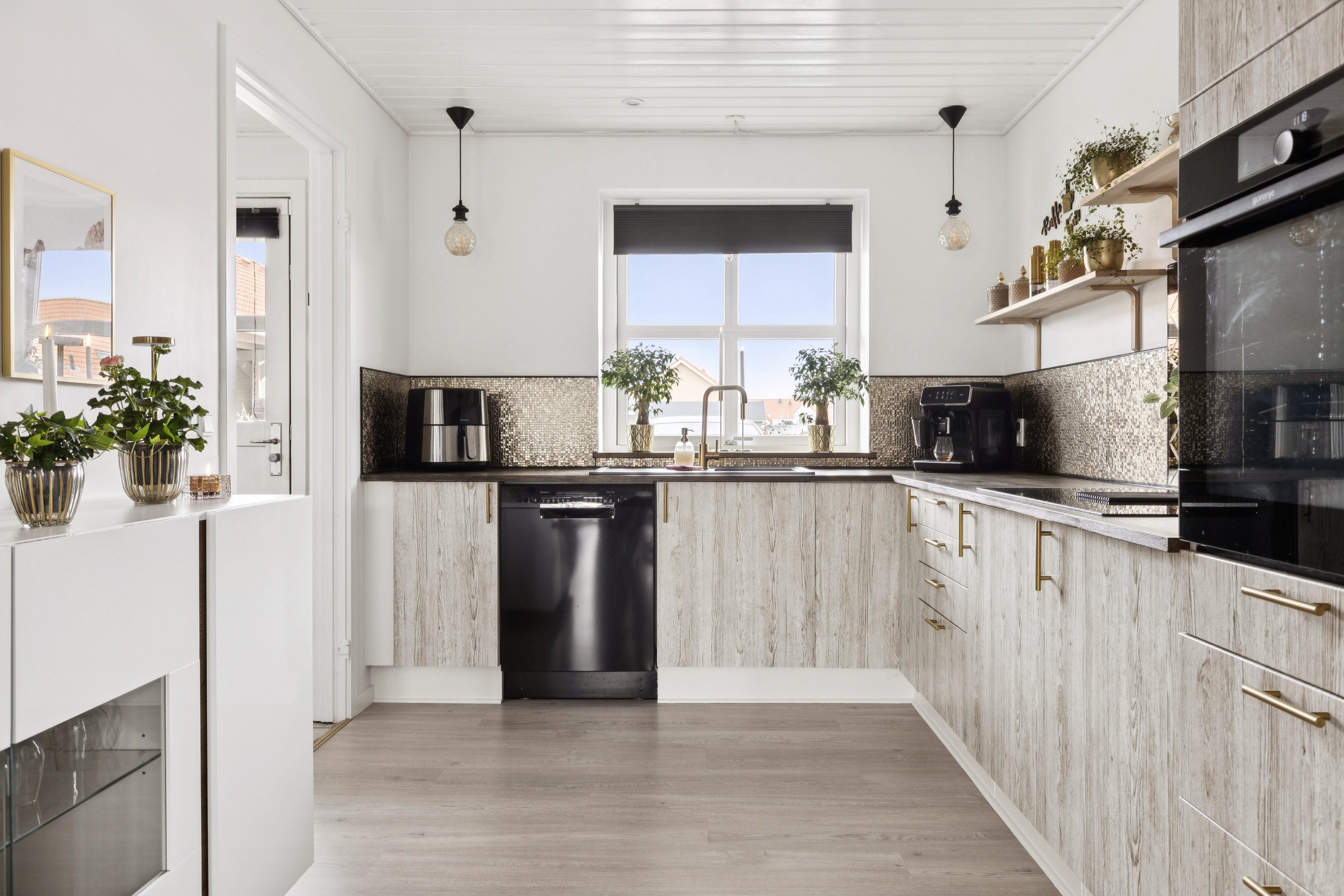 Fremhævet køkken billede i fuldskærmstilstand. Billede af Lyngstræde 10B, Havnsø, 4591 Føllenslev